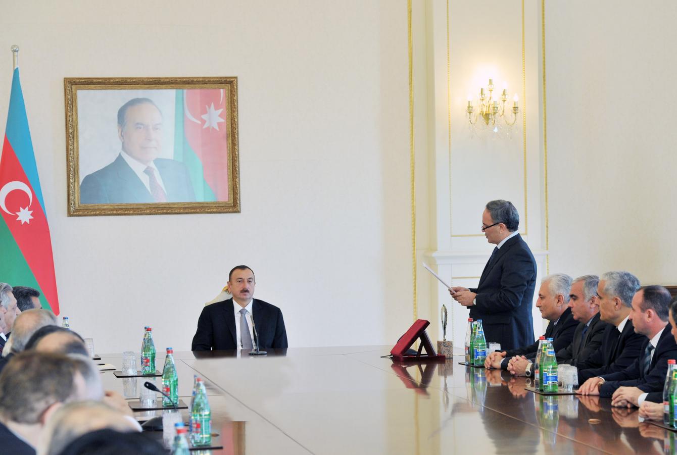 Image result for Ä°lham Æliyev jurnalistlÉrÉ mÃ¼sahibÉ