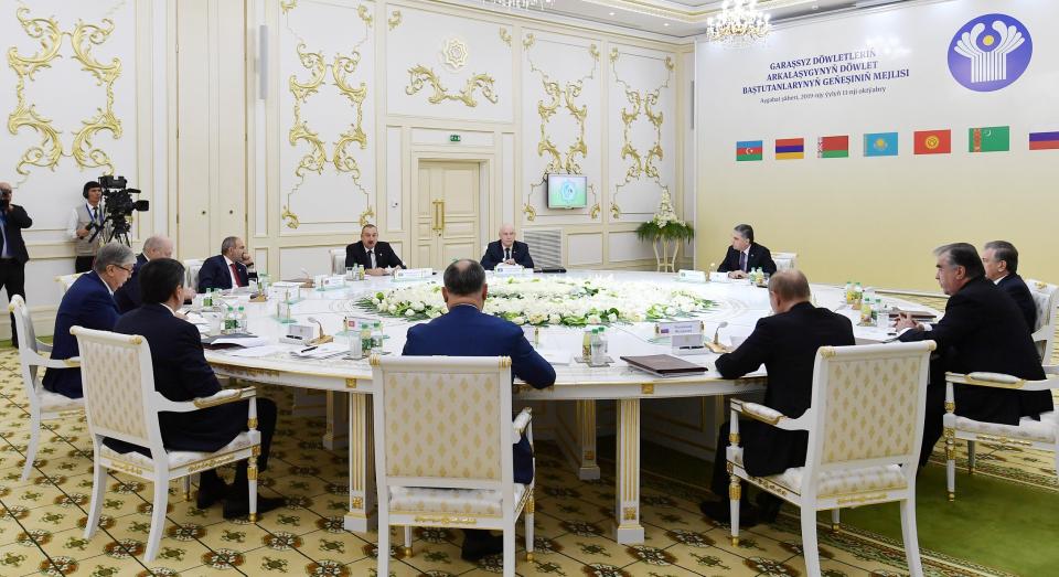 İlham Əliyev Aşqabadda MDB Dövlət Başçıları Şurasının məhdud tərkibdə iclasında iştirak edib