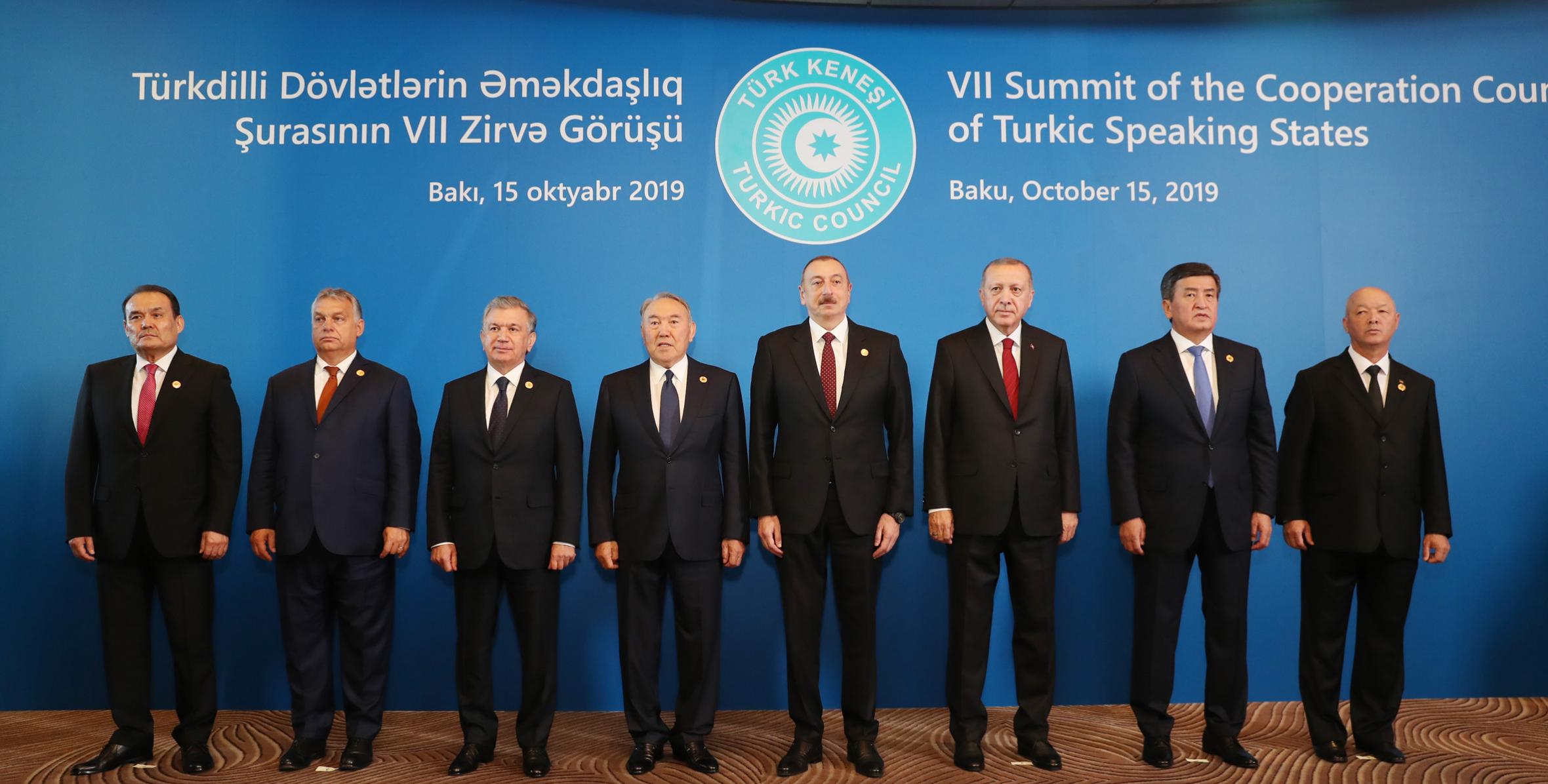 Türkiyə prezidenti Rəcəb Tayyib Ərdoğan Bakıda Türkdilli Dövlətlərin Əməkdaşlıq Şurasının VII Zirvə Görüşündə ile ilgili görsel sonucu