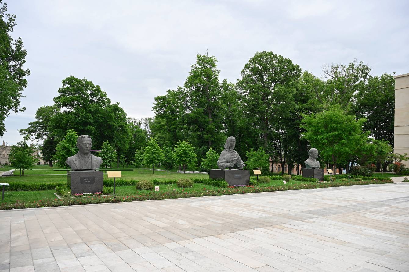 gallery-photo