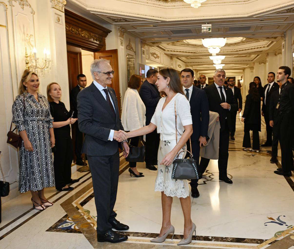 gallery-photo