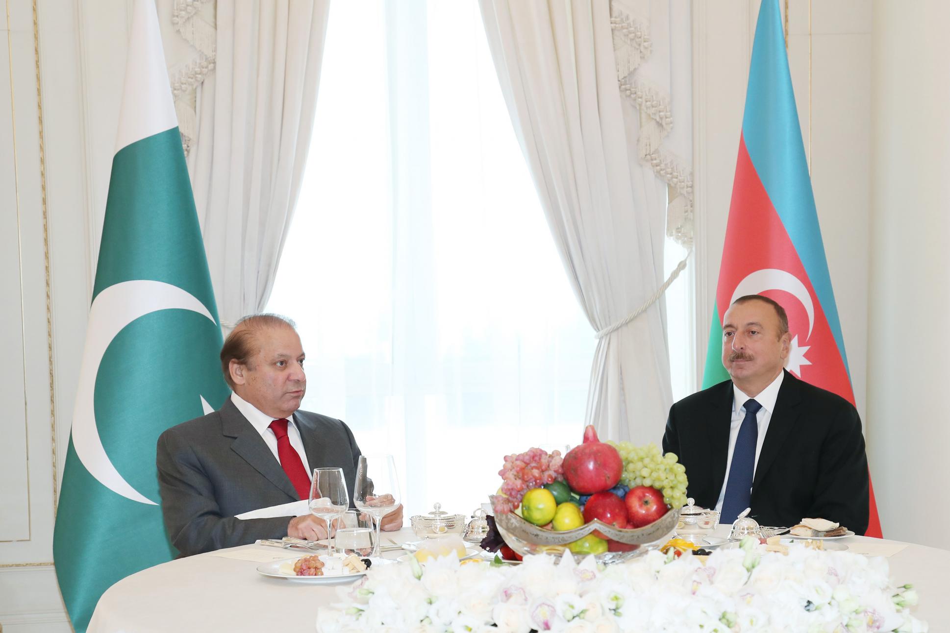 Azeri pro. Государственный обед от имени президента в честь президента Турции. Алиев и премьер-министр Пакистана фото. Мухаммад Наваз Шариф и Гейдар Алиев.