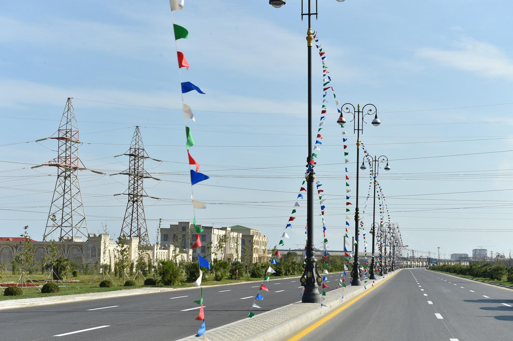 Въехать в азербайджан. Дорога с цветами в Азербайджане картинки.