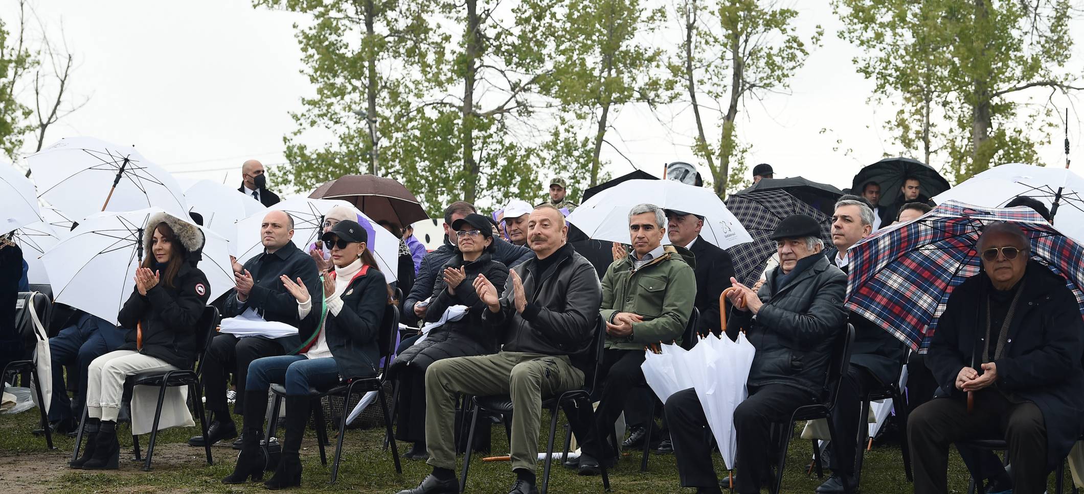 Ильхам Алиев и Первая леди Мехрибан Алиева приняли участие в открытии V Международного фольклорного фестиваля "Харыбюльбюль" в Шуше