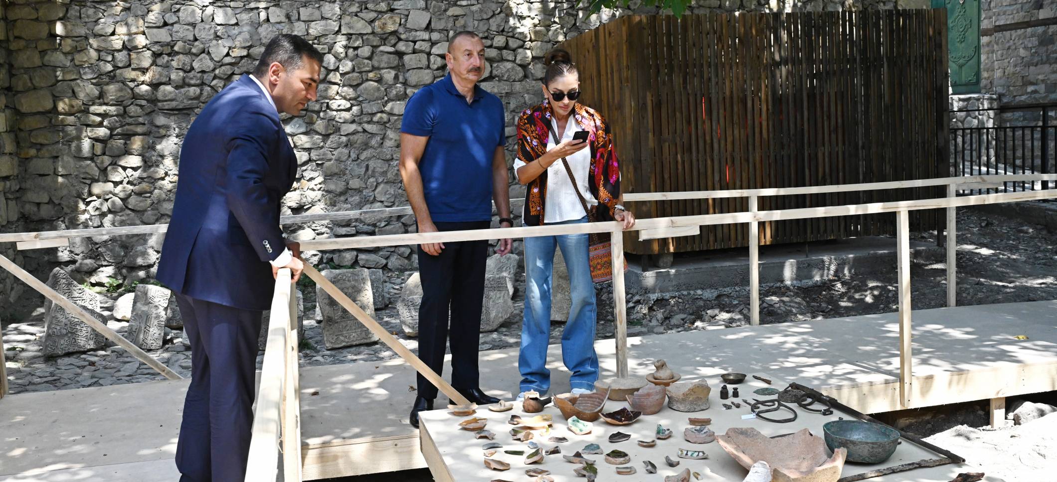 Ильхам Алиев и первая леди Мехрибан Алиева ознакомились с проводимыми и запланированными строительно-восстановительными работами на территории Государственного историко-архитектурного заповедника «Басгал» в Исмаиллинском районе