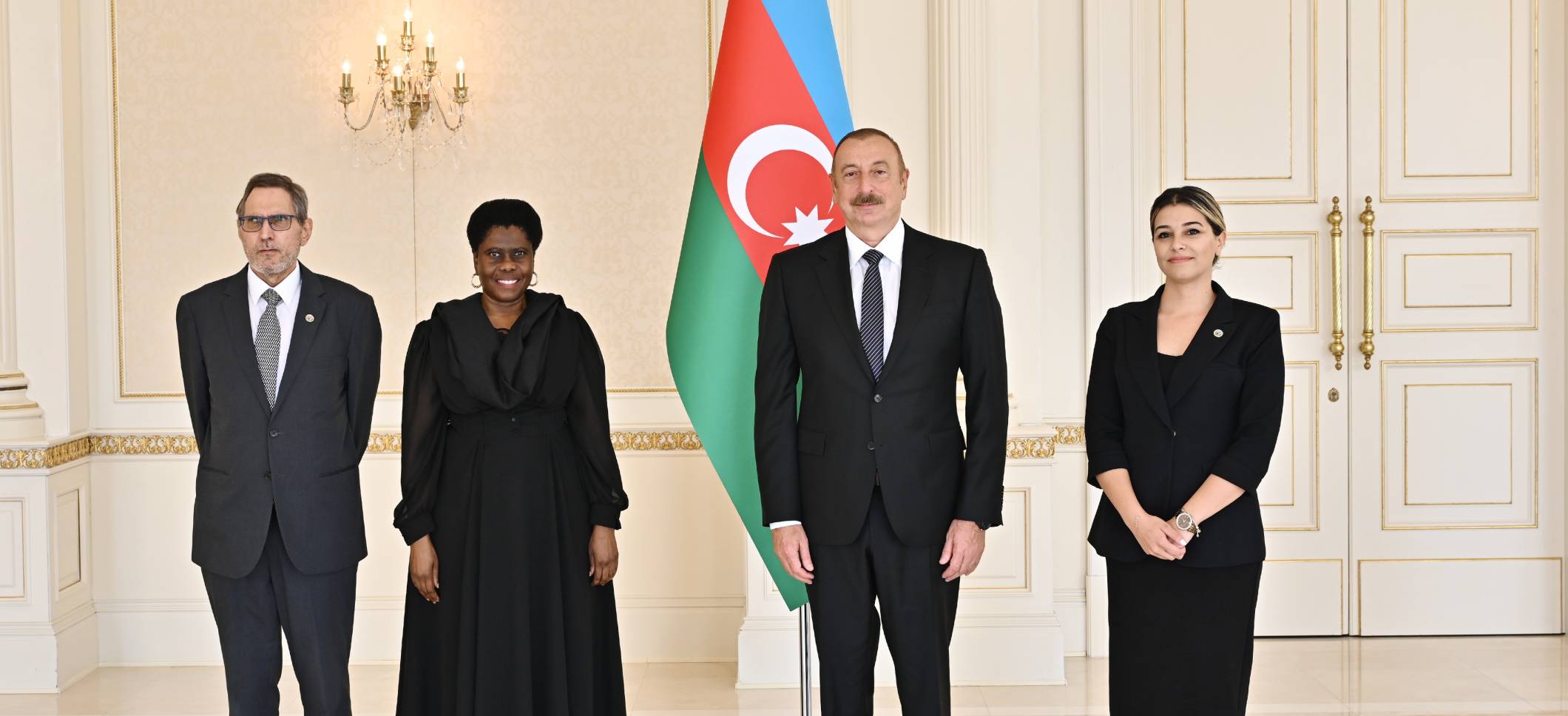 Ильхам Алиев принял верительные грамоты новоназначенного посла Южно-Африканской Республики в Азербайджане