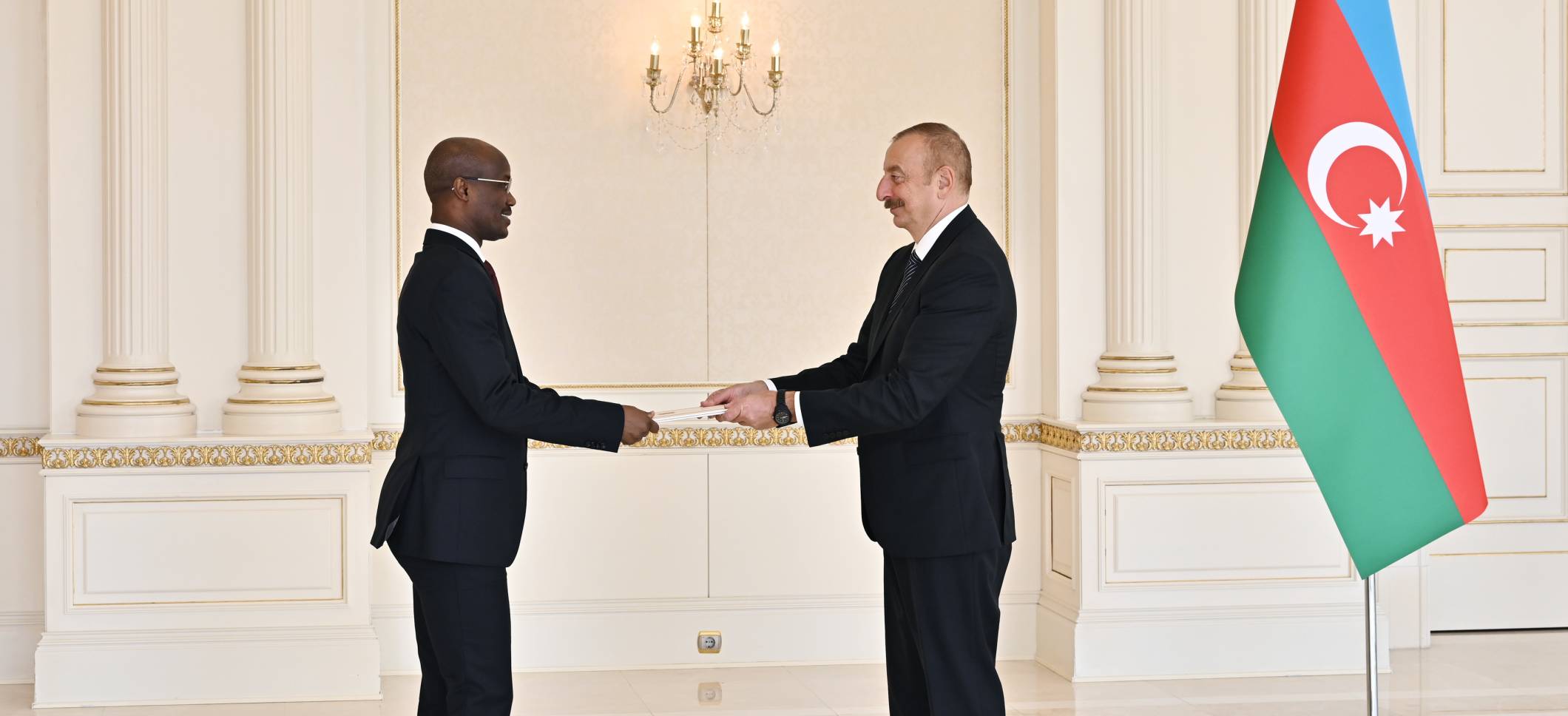 Ilham Aliyev received credentials of incoming ambassador of Chad