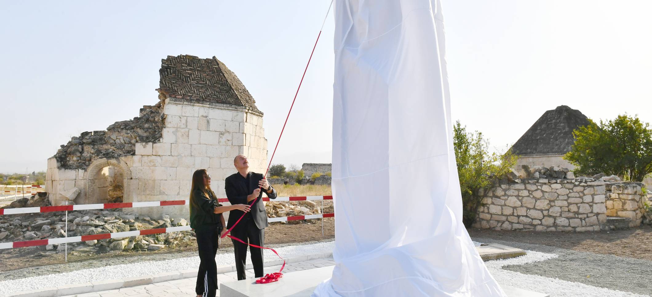 Ilham Aliyev and First Lady Mehriban Aliyeva got acquainted with works to be done in Imarat Complex, and unveiled mausoleum of Khurshidbanu Natavan