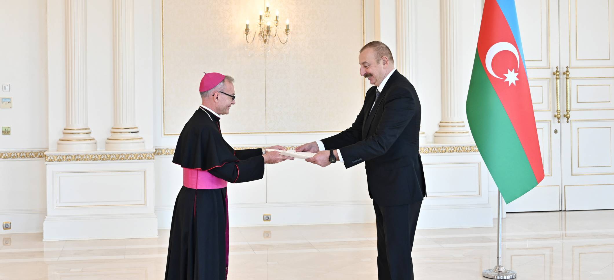 Ilham Aliyev received the credentials of newly appointed apostolic nuncio of the Holy See