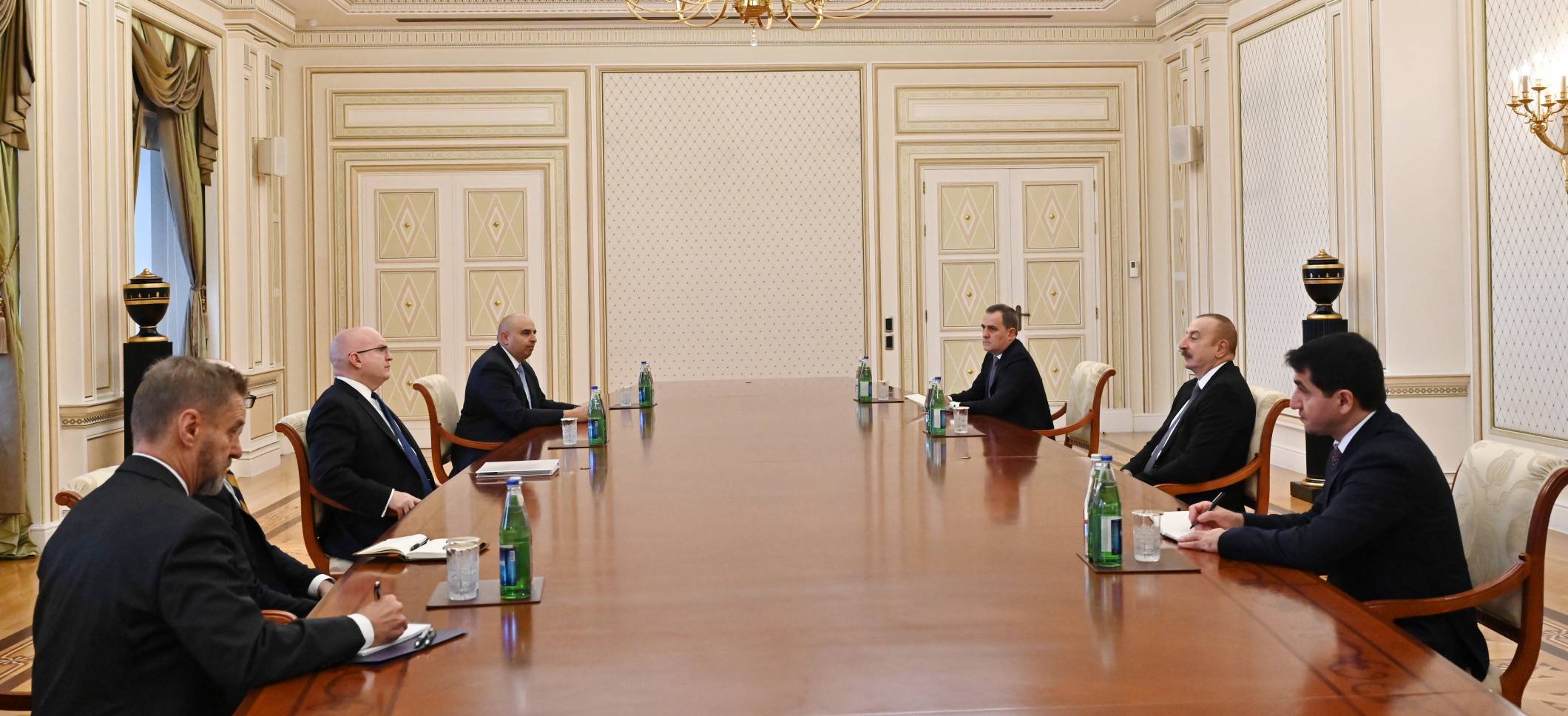 Ильхам Алиев принял старшего советника Государственного департамента США по переговорам на Кавказе