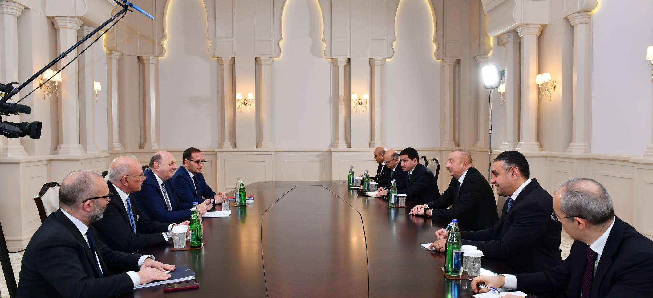 Ильхам Алиев принял министра окружающей среды и энергетической безопасности Италии