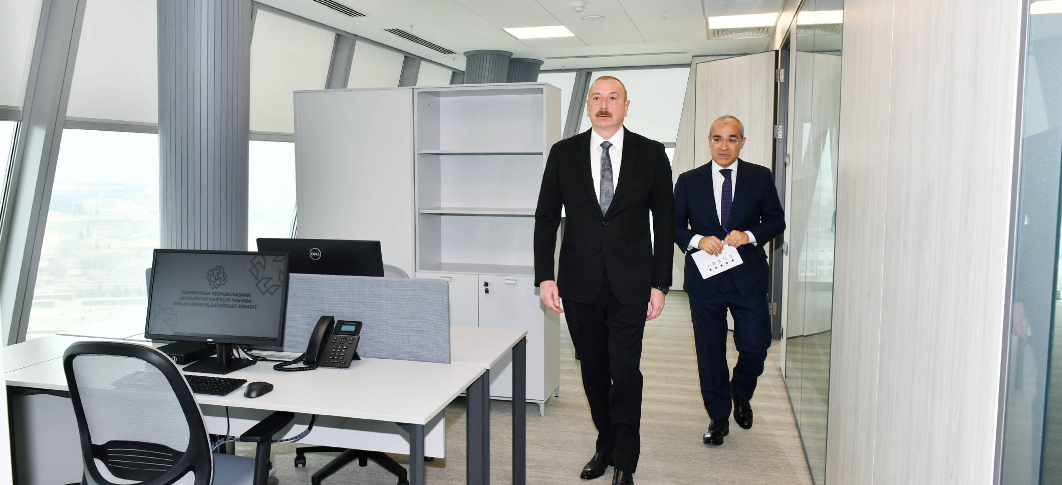 İlham Əliyev Əmlak Məsələləri Dövlət Xidmətinin yeni inzibati binasının açılışında iştirak edib