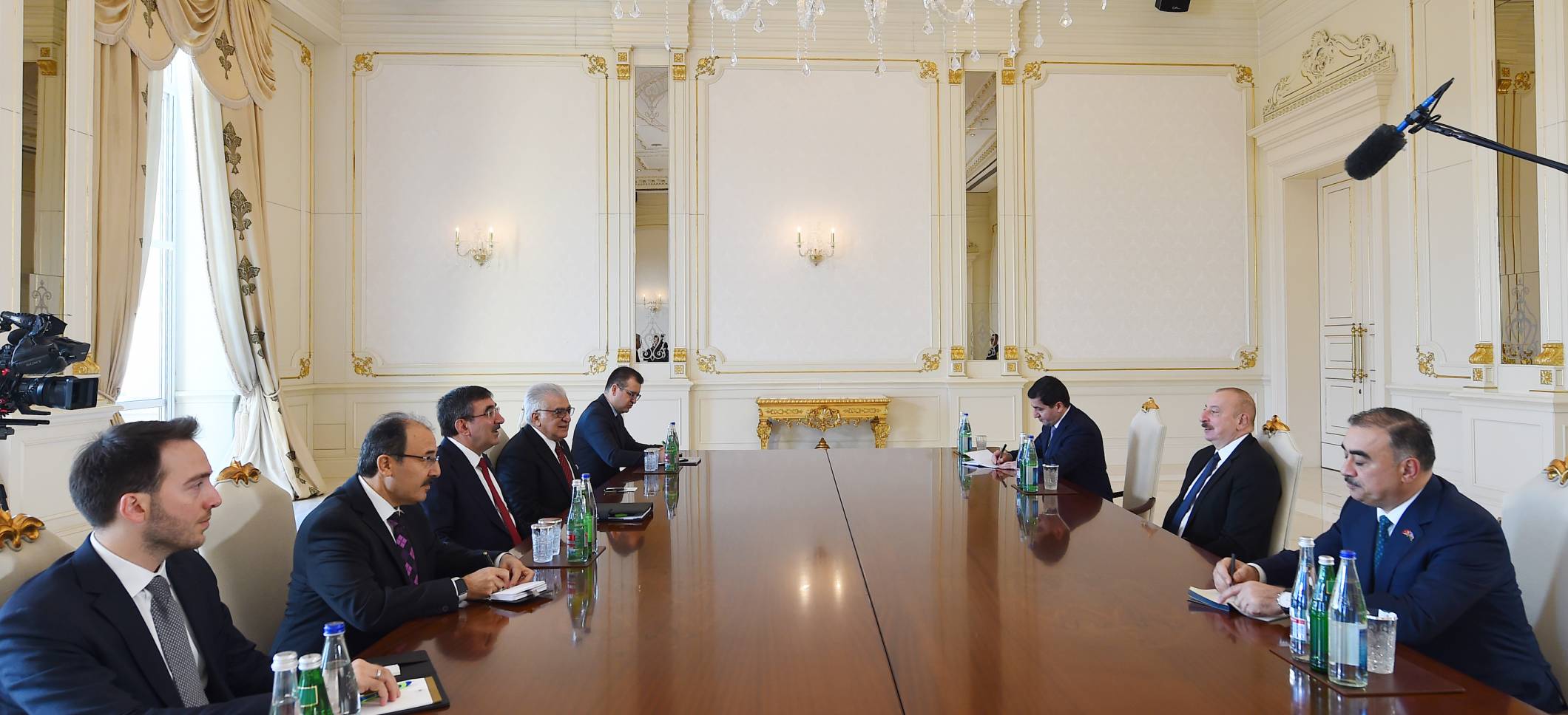 Ильхам Алиев принял вице-президента Турции Джевдета Йылмаза
