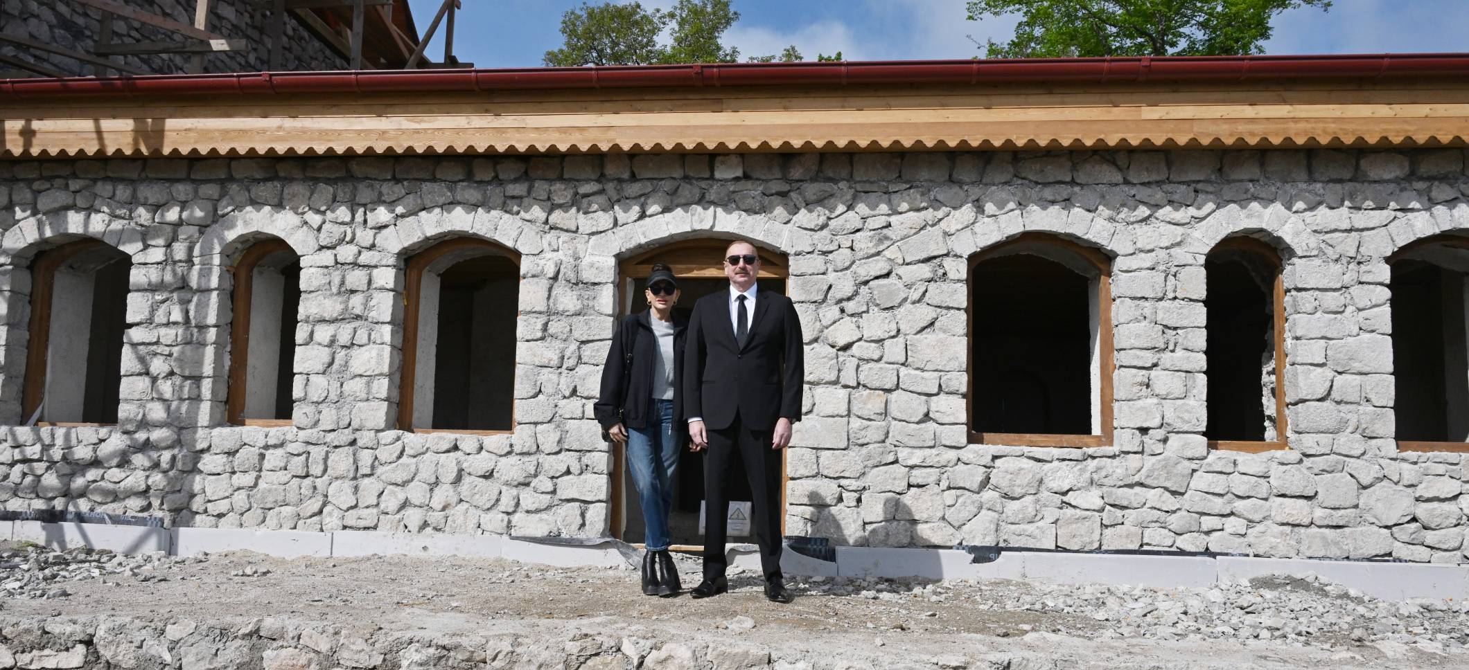Ильхам Алиев и первая леди Мехрибан Алиева ознакомились с реставрационными работами в доме-музее Узеира Гаджибейли в Шуше