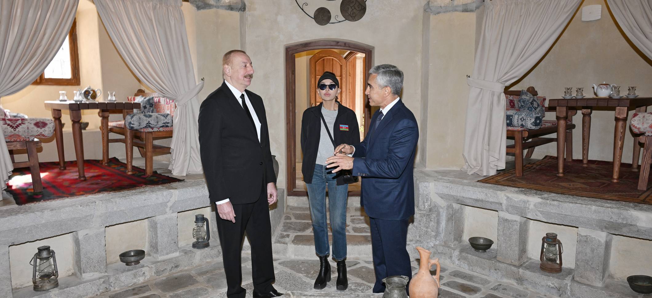 Ильхам Алиев и первая леди Мехрибан Алиева приняли участие в открытии после реставрации бани Ширин су в Шуше