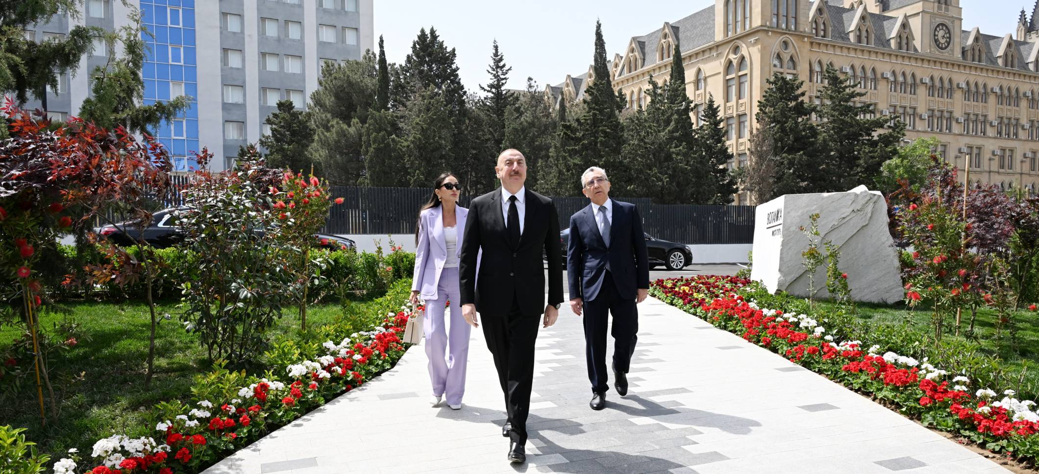 Ильхам Алиев и первая леди Мехрибан Алиева приняли участие в открытии нового здания Института ботаники в Баку и ознакомились с работой, проделанной в Ботаническом саду