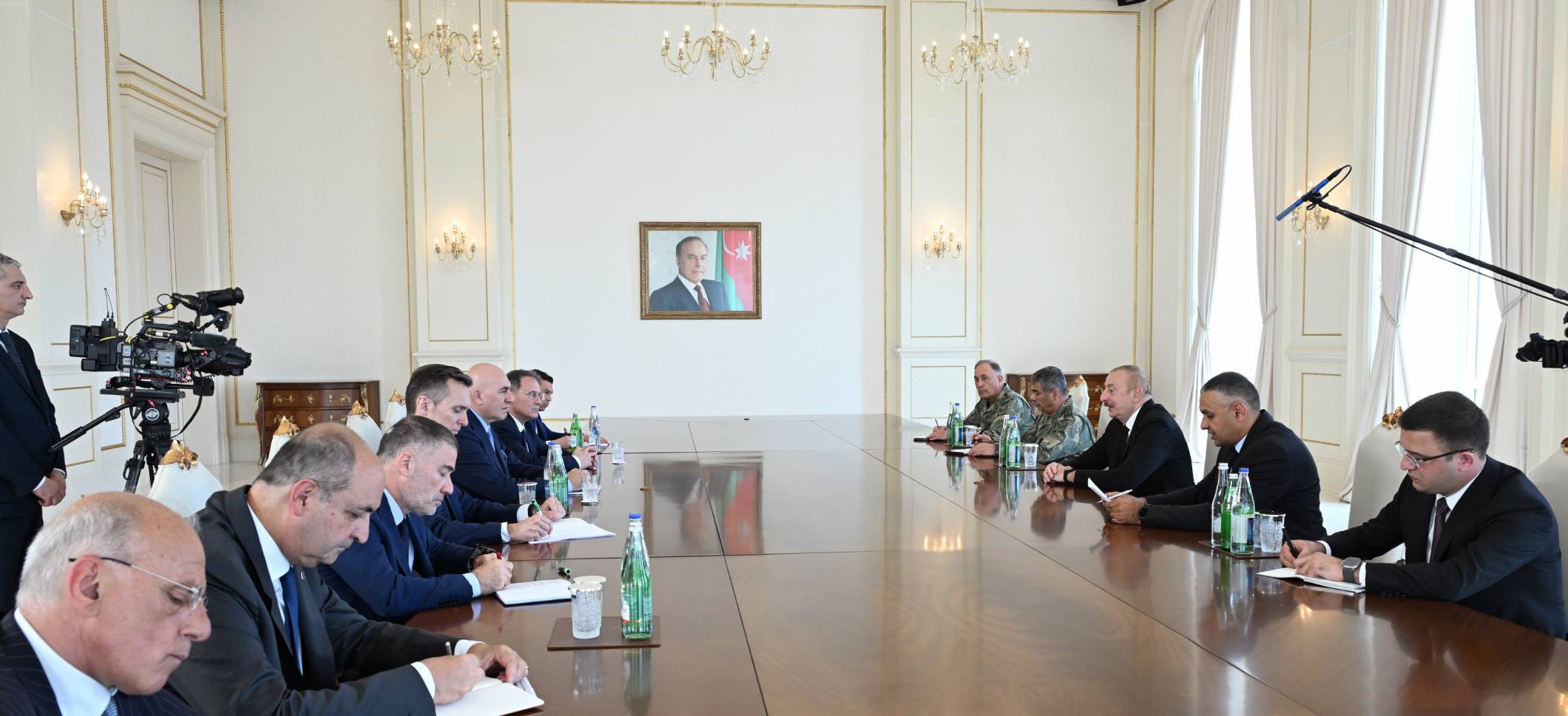 Ilham Aliyev received delegation led by Minister of Defense of Italy