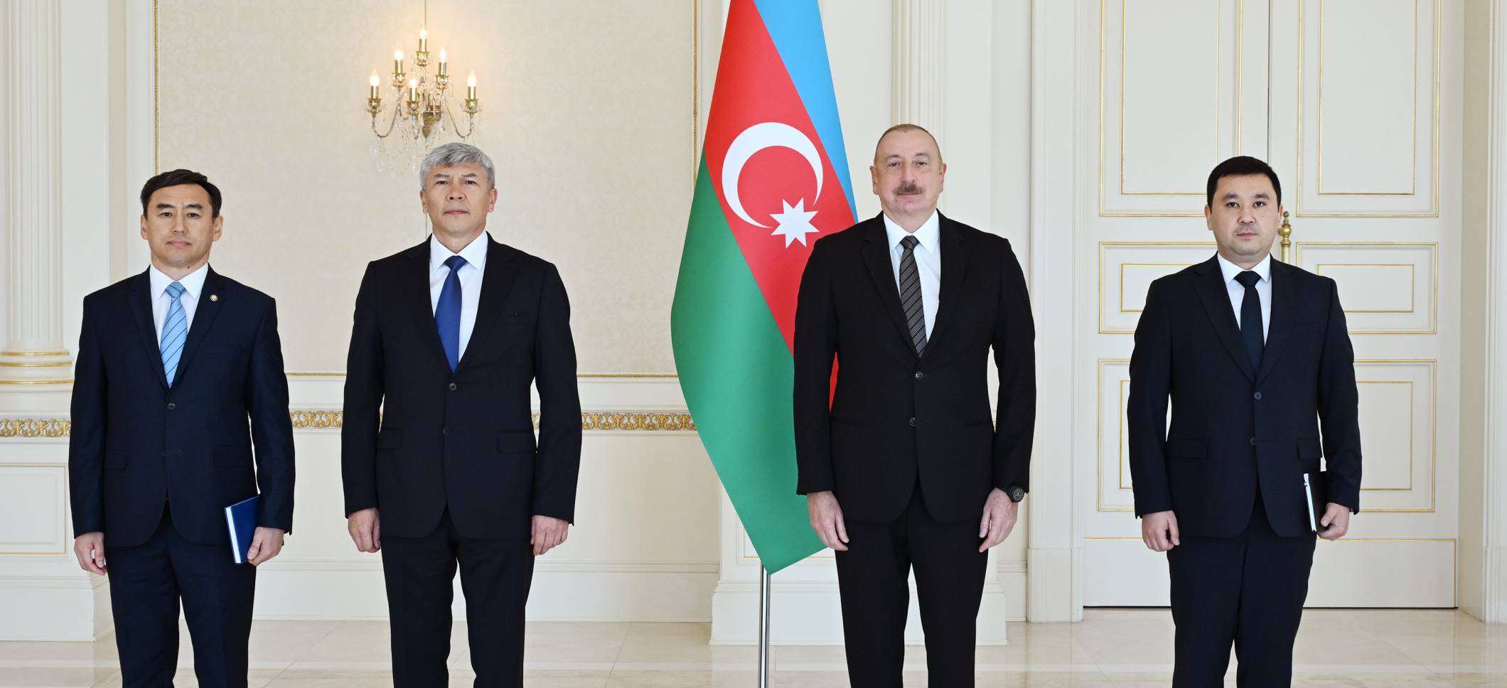 Ильхам Алиев принял верительные грамоты новоназначенного посла Кыргызской Республики в нашей стране