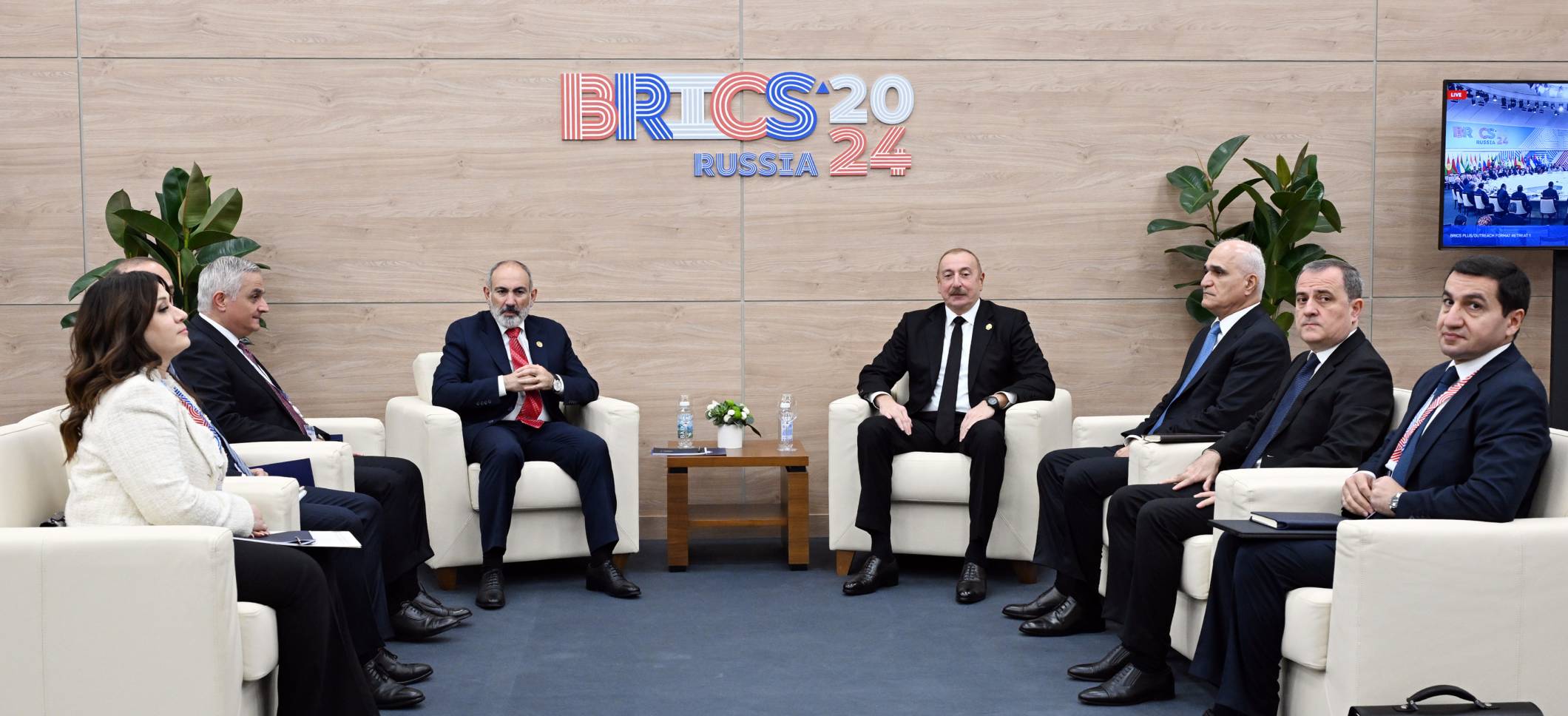 Ilham Aliyev met with Prime Minister of Armenia in Kazan