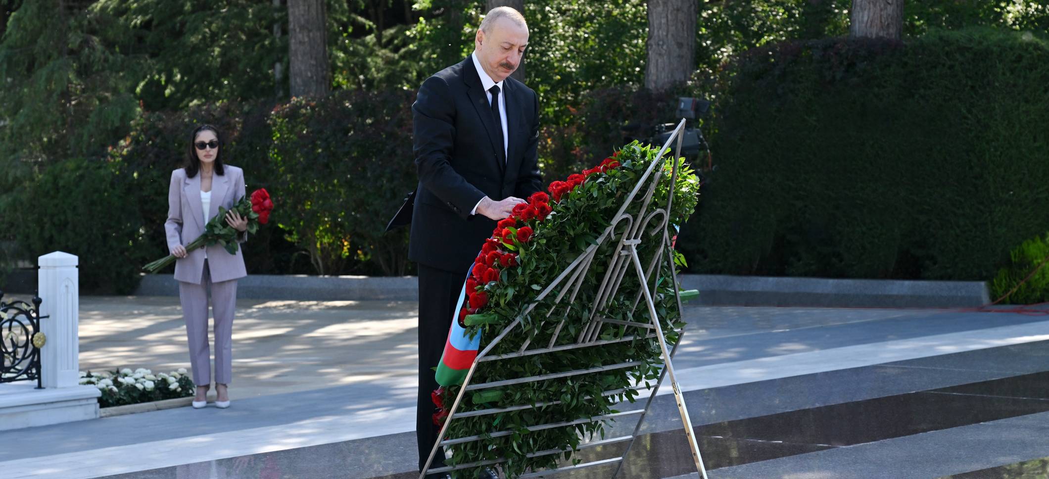 Ilham Aliyev and First Lady Mehriban Aliyeva visited tomb of National Leader Heydar Aliyev at Alley of Honors