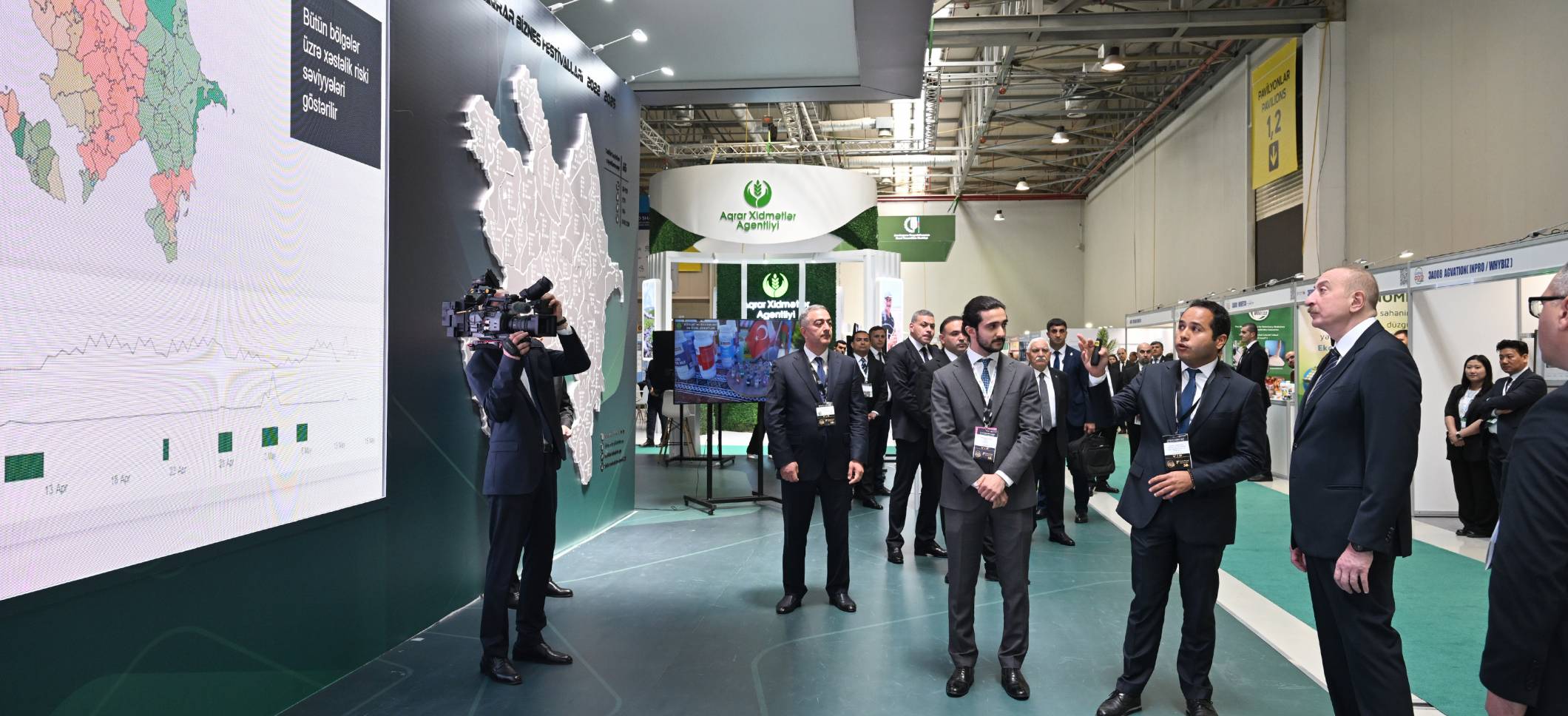 Ilham Aliyev viewed InterFood Azerbaijan and Caspian Agro exhibitions