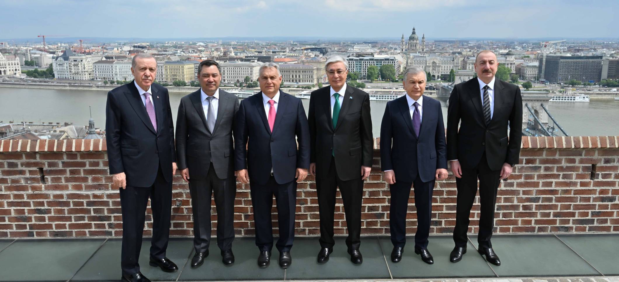 Official luncheon held in Budapest in honor of heads of state and government of Organization of Turkic States