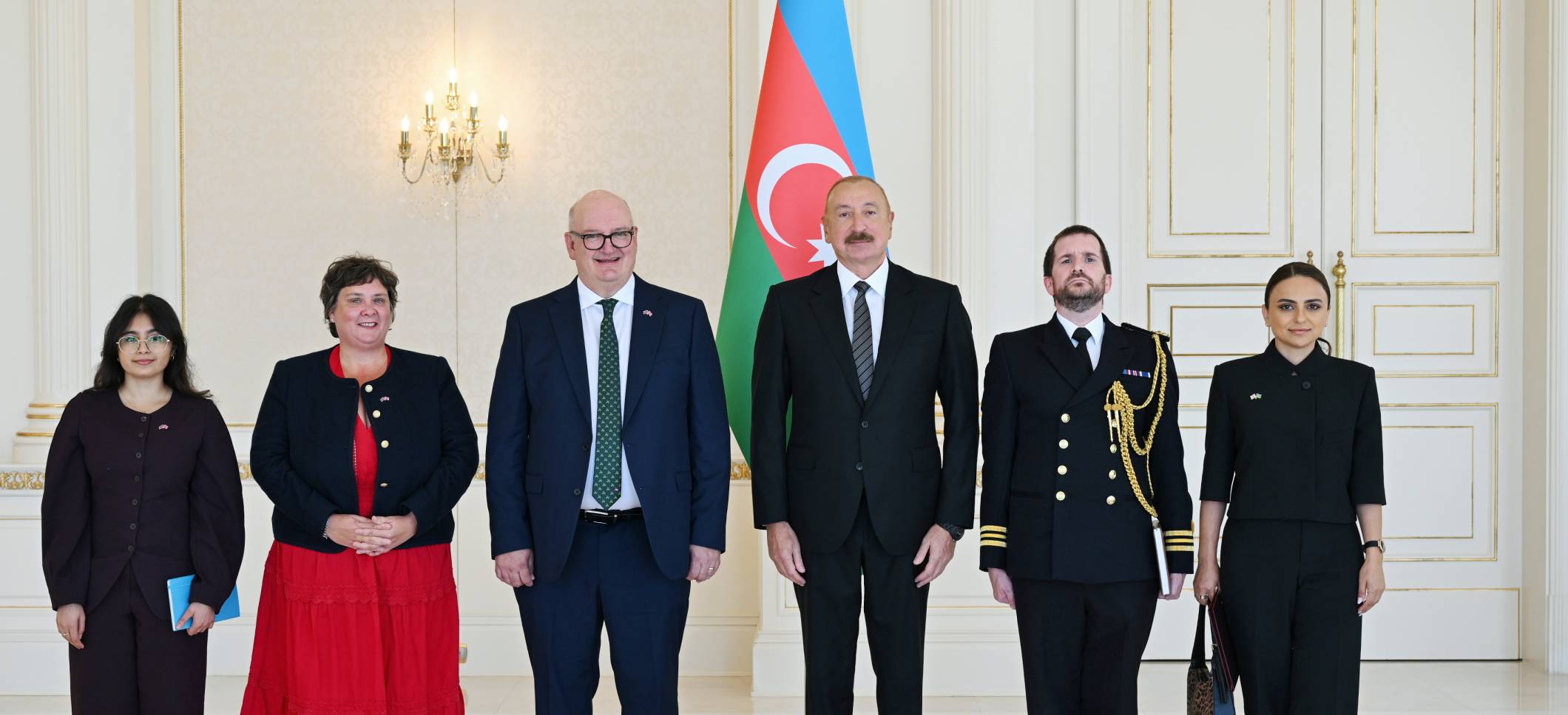 İlham Əliyev Böyük Britaniyanın Azərbaycanda yeni təyin olunmuş səfirinin etimadnaməsini qəbul edib