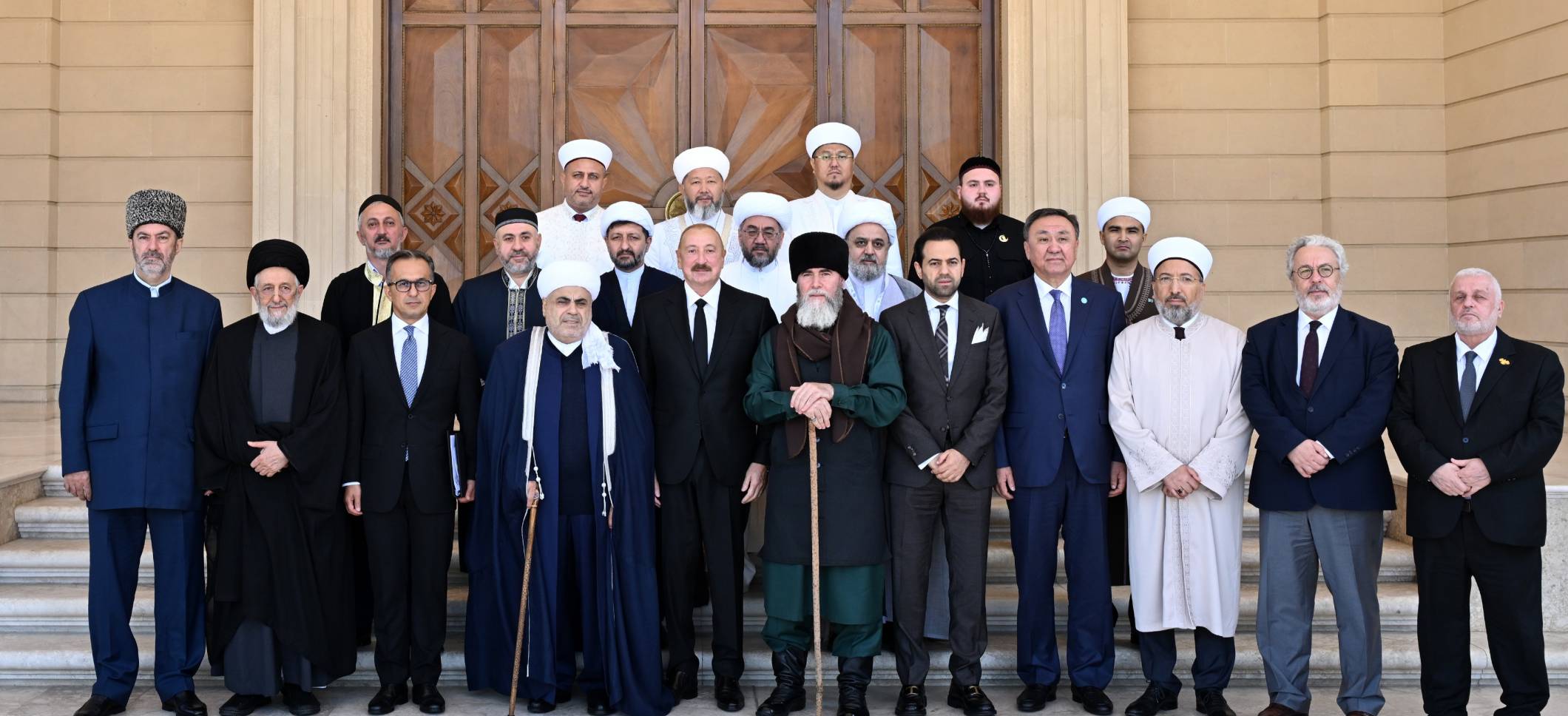 İlham Əliyev Bakıda keçirilən beynəlxalq konfransların iştirakçılarını qəbul edib