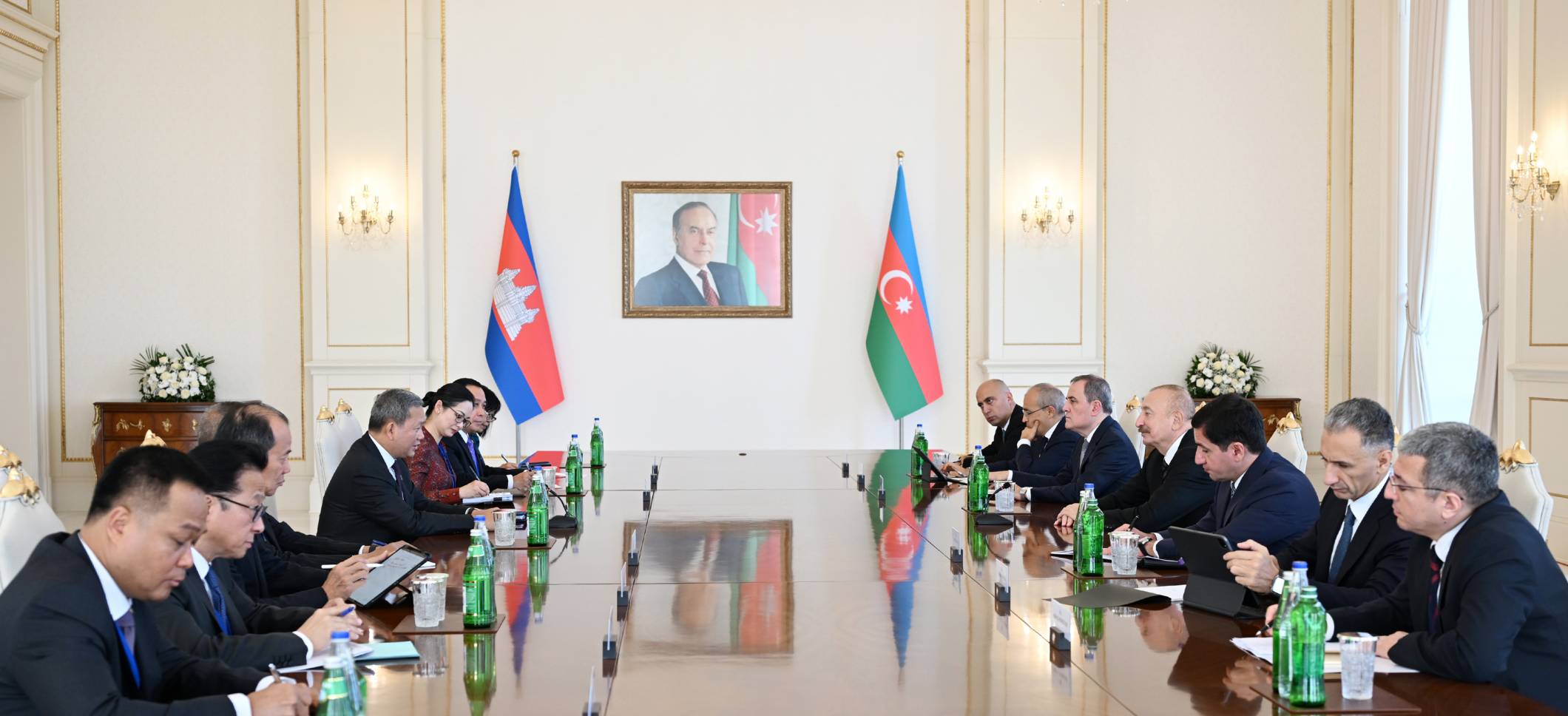 Ilham Aliyev held expanded meeting with Prime Minister of Cambodia
