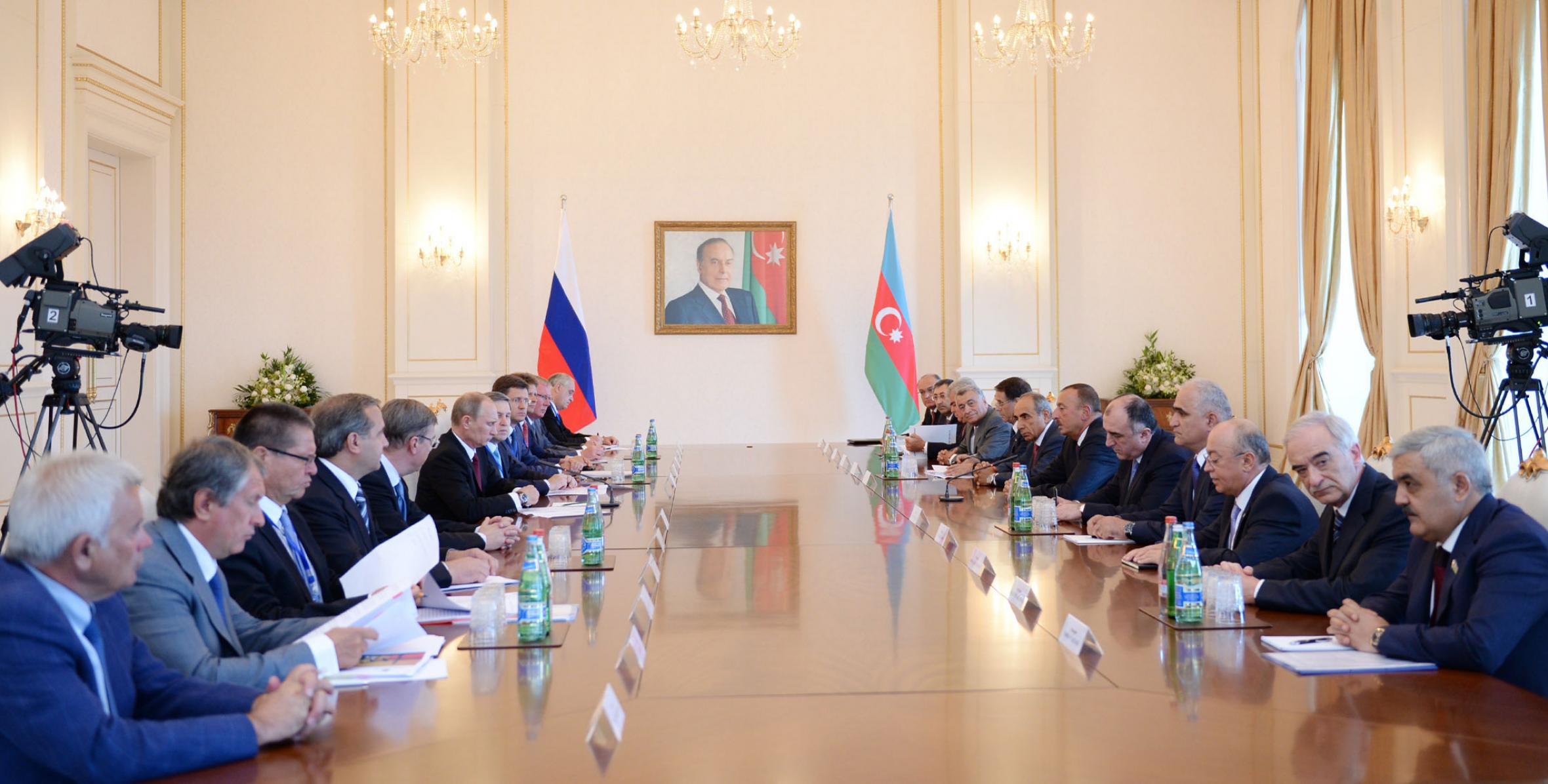 Состоялась встреча Ильхама Алиева и Президента России Владимира Путина в расширенном составе