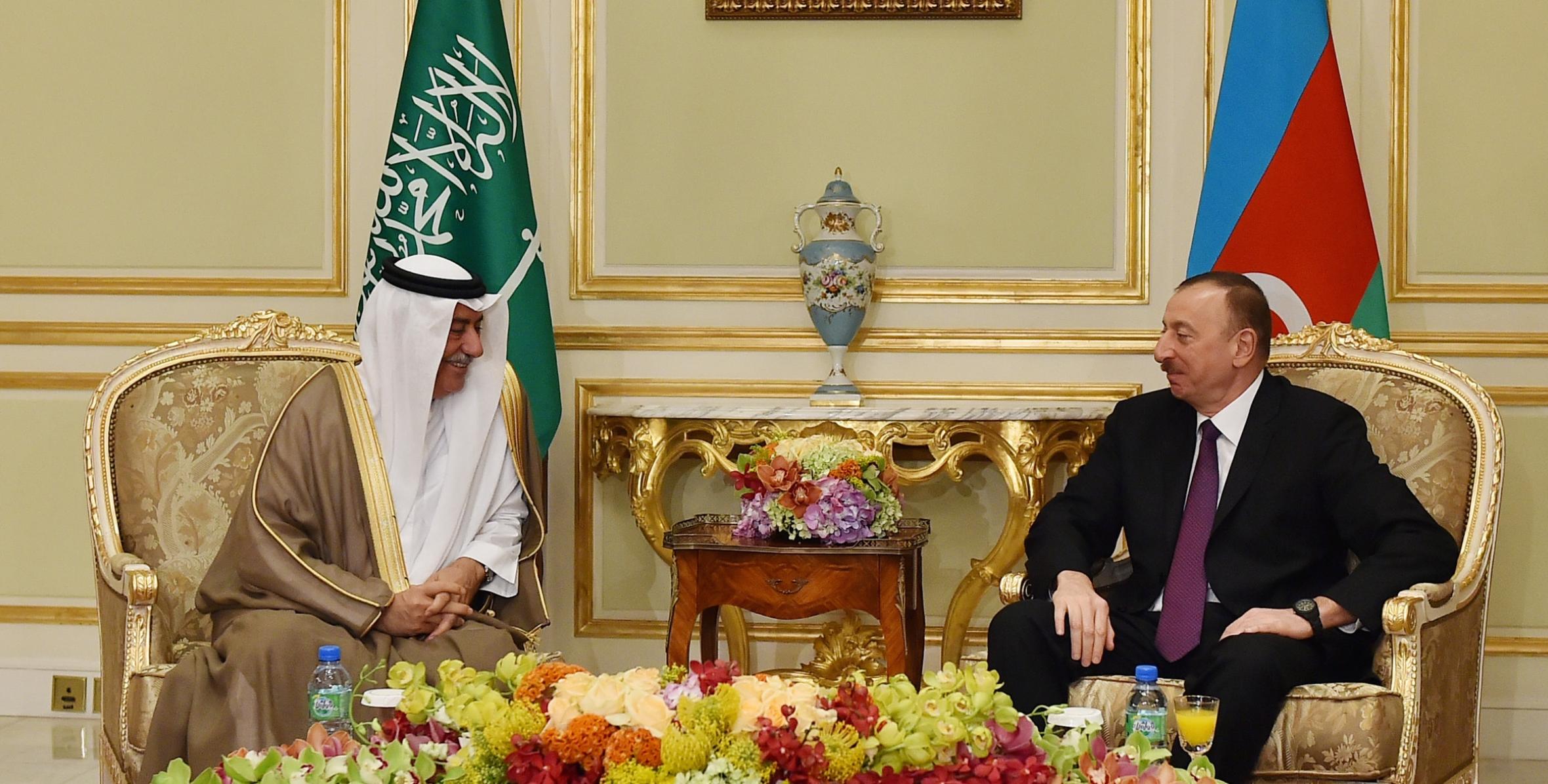 Ильхам Алиев встретился с министром финансов Королевства Саудовская Аравия