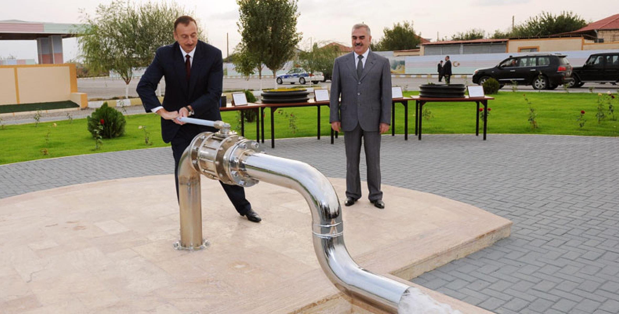 Ильхам Алиев принял участие в церемонии ввода в эксплуатацию распределительной установки , где соединяются системы водоснабжения