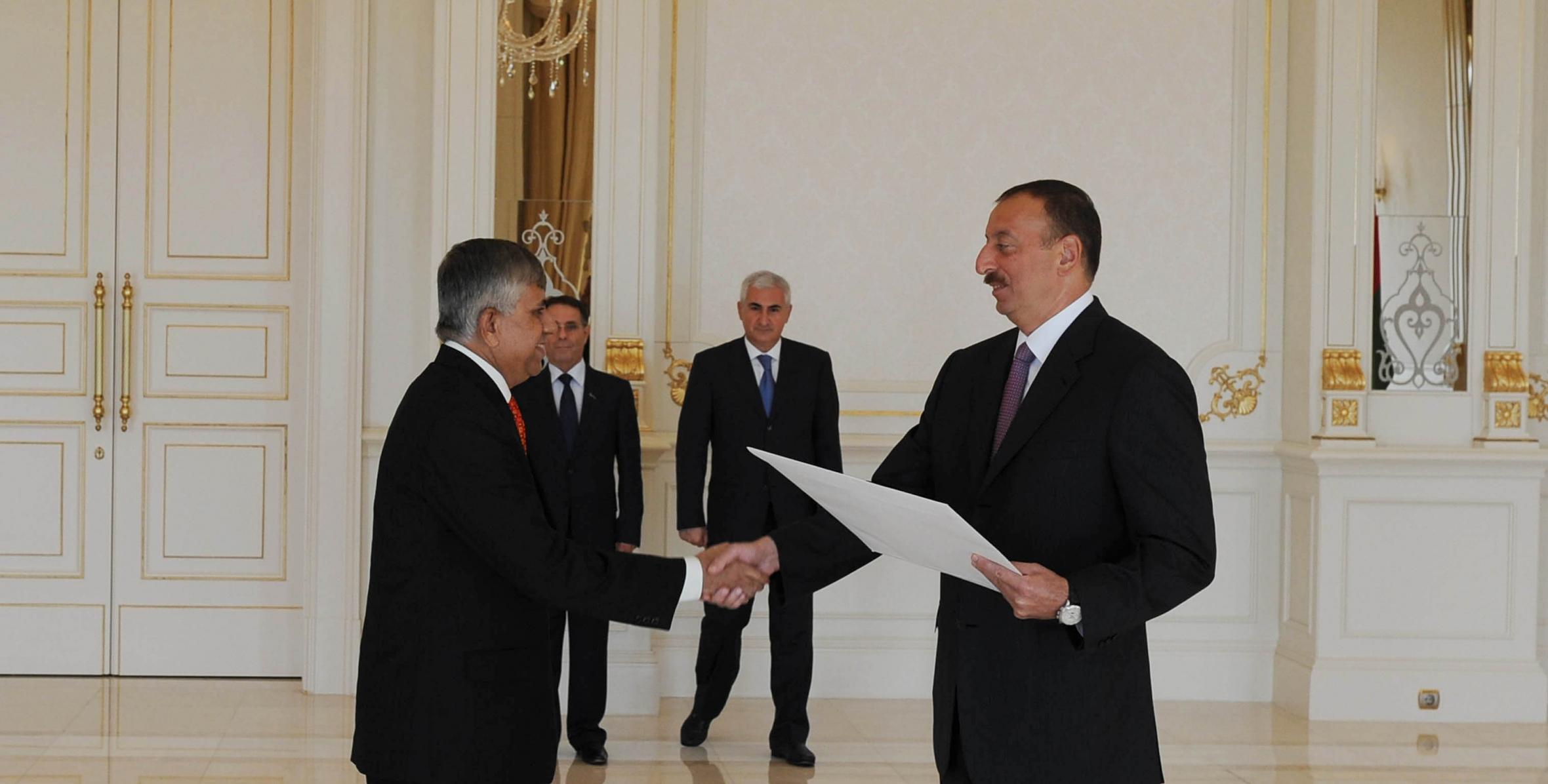 Ильхам Алиев принял верительные грамоты новоназначенного посла Пакистана в Азербайджане