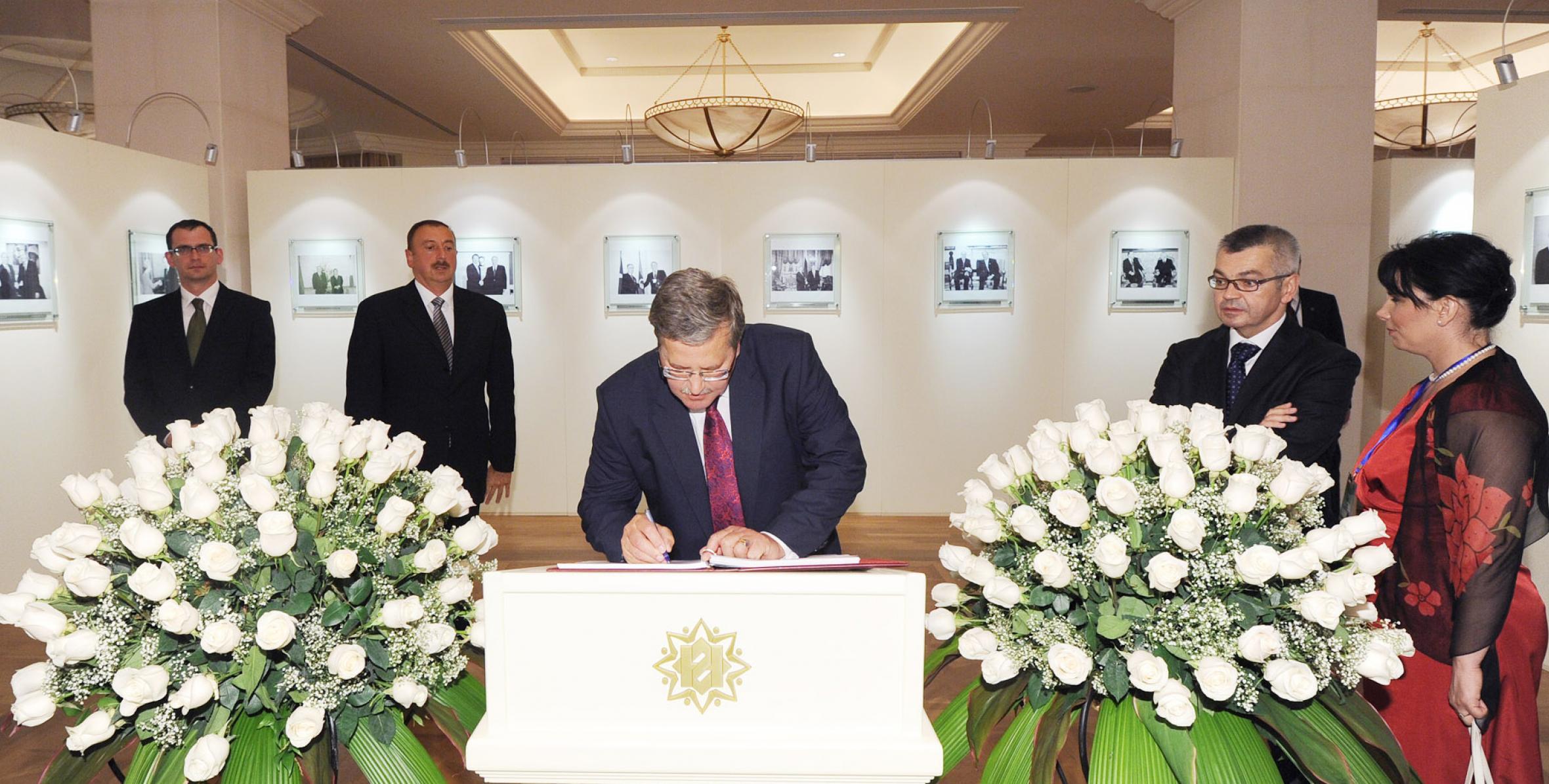 Polish President Bronislaw Komorowski visited the Heydar Aliyev Foundation