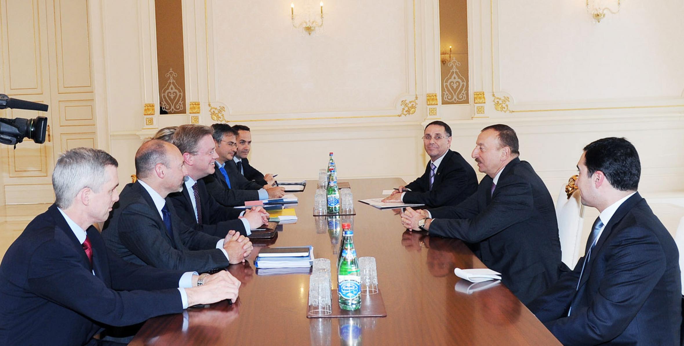 Ilham Aliyev received a delegation led by the EU Commissioner for Enlargement and European Neighborhood Policy