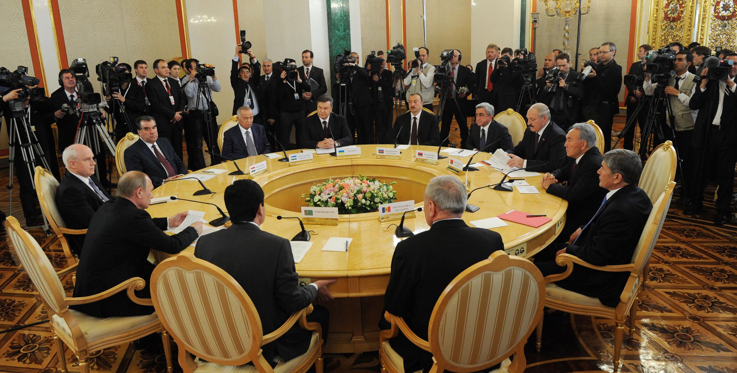 Ильхам Алиев принял участие в неформальном заседании Совета глав государств стран-членов СНГ