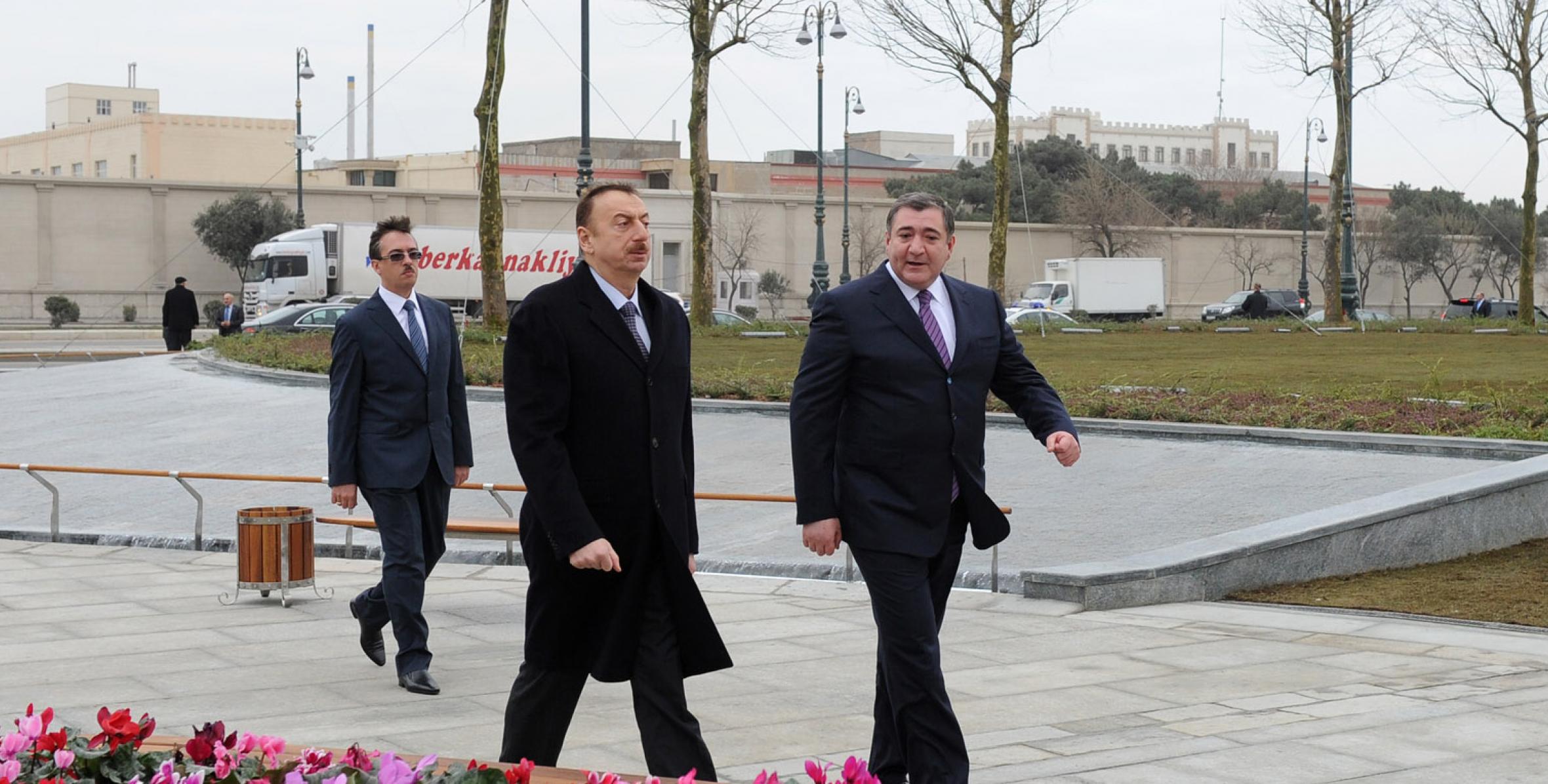 Ilham Aliyev reviewed a new park outside the office building of the Tax Ministry’s Department