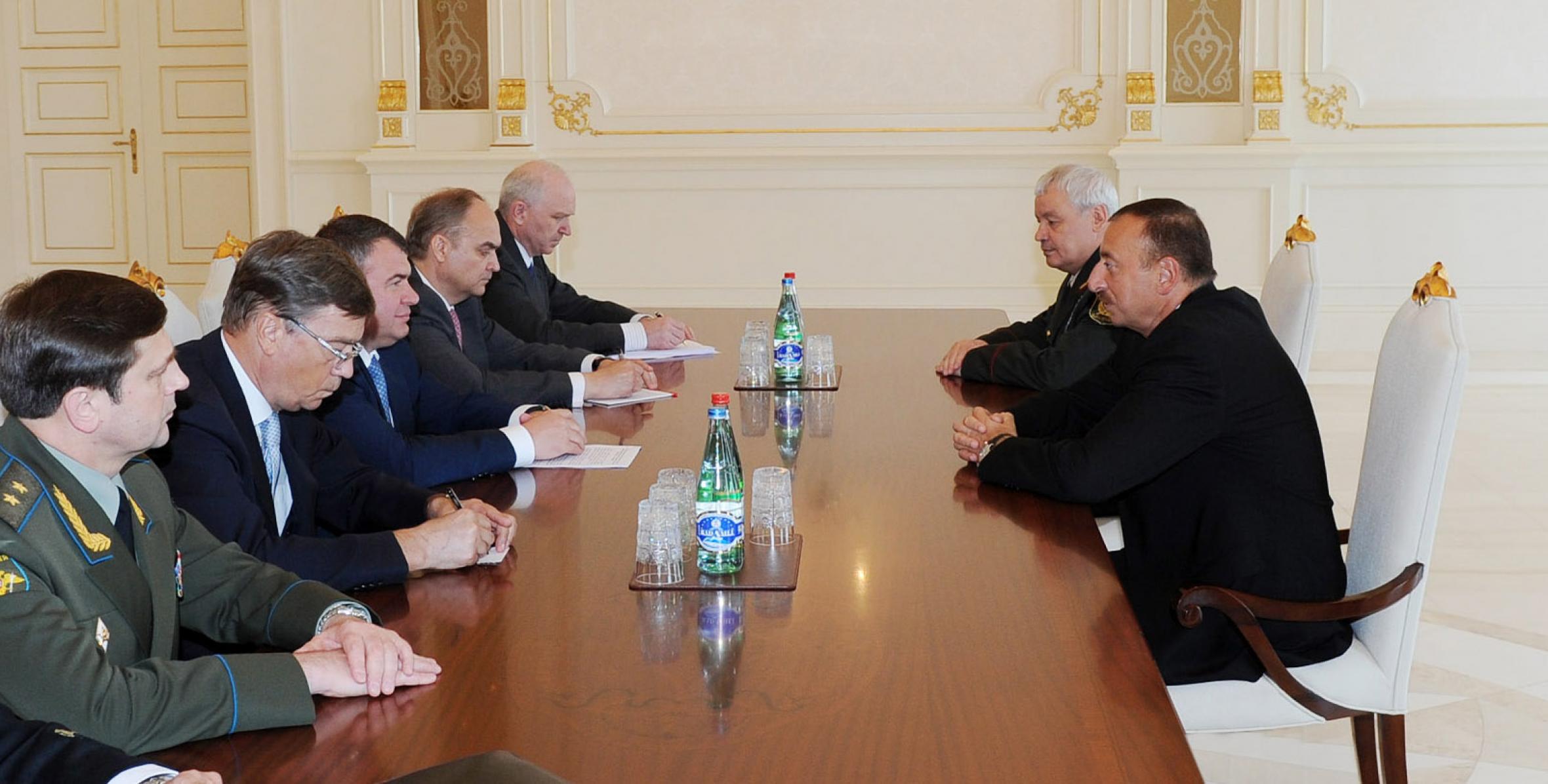Ilham Aliyev received Russian Defense Minister Anatoliy Serdyukov