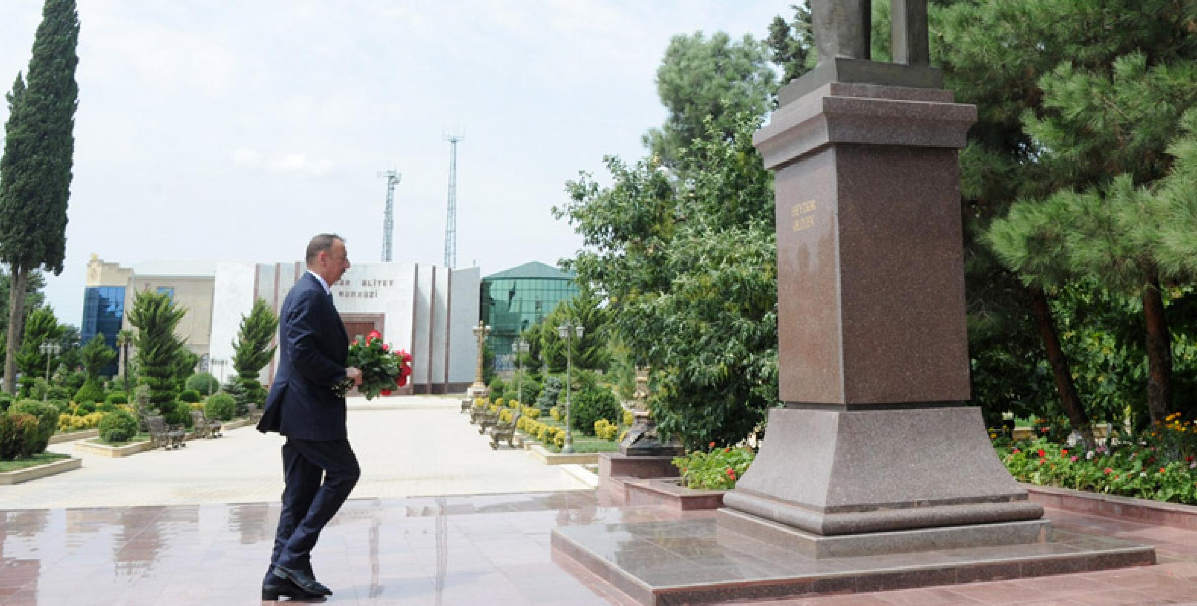 Ilham Aliyev visited the statue of nationwide leader Heydar Aliyev in Jalilabad