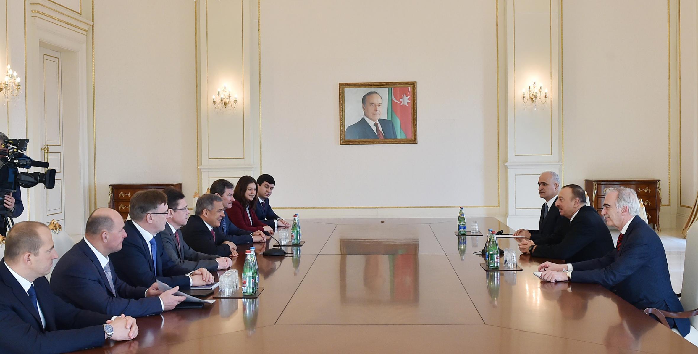 İlham Əliyev Rusiyanın Tatarıstan Respublikasının Prezidentinin başçılıq etdiyi nümayəndə heyətini qəbul edib