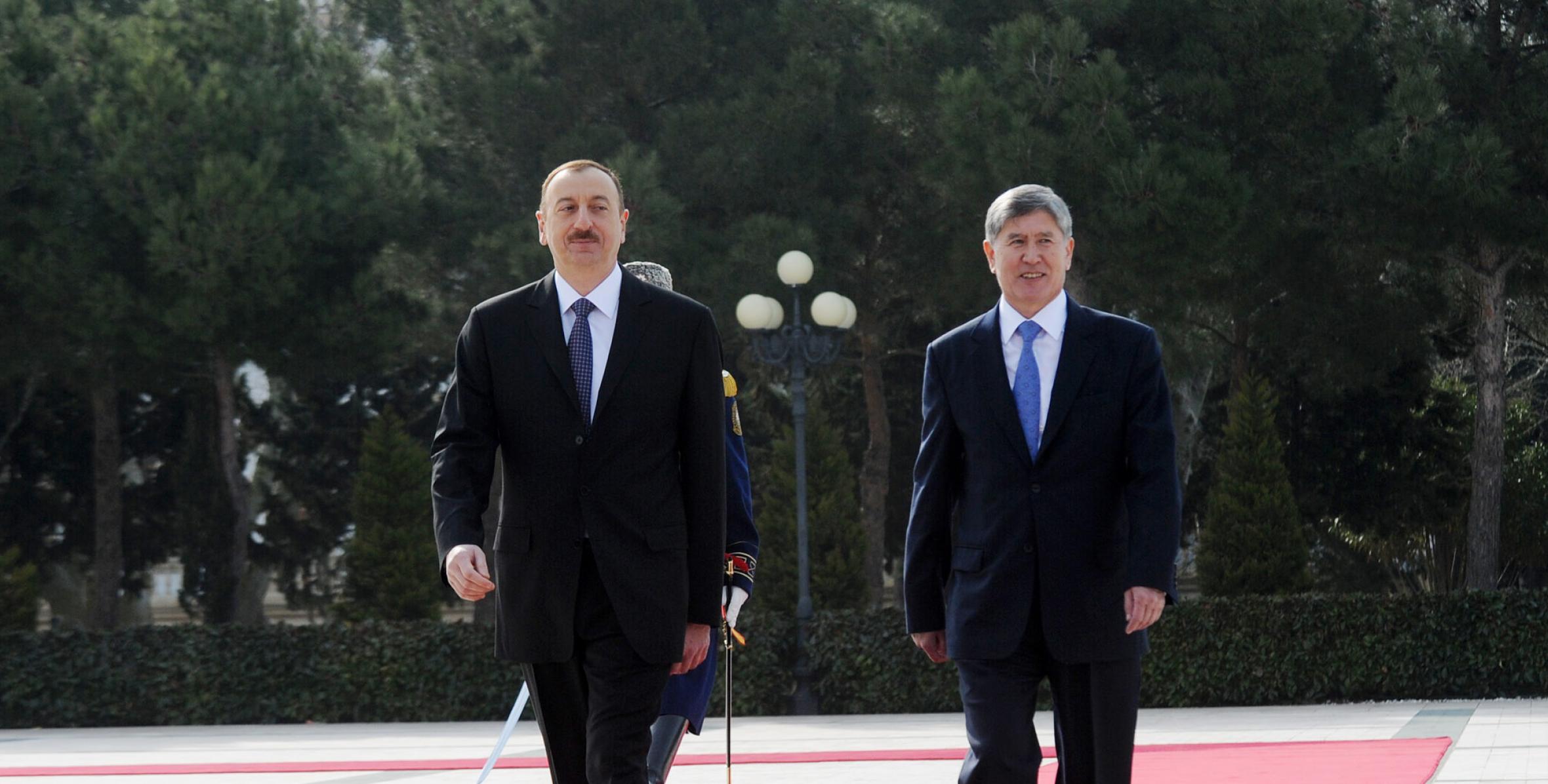 Qırğız Respublikasının Prezidenti Almazbek Atambayevin rəsmi qarşılanma mərasimi olmuşdur