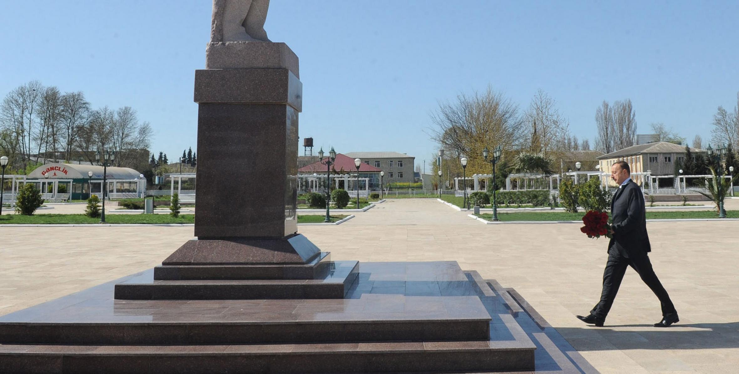 Ilham Aliyev visited the monument to national leader Heydar Aliyev in Masalli