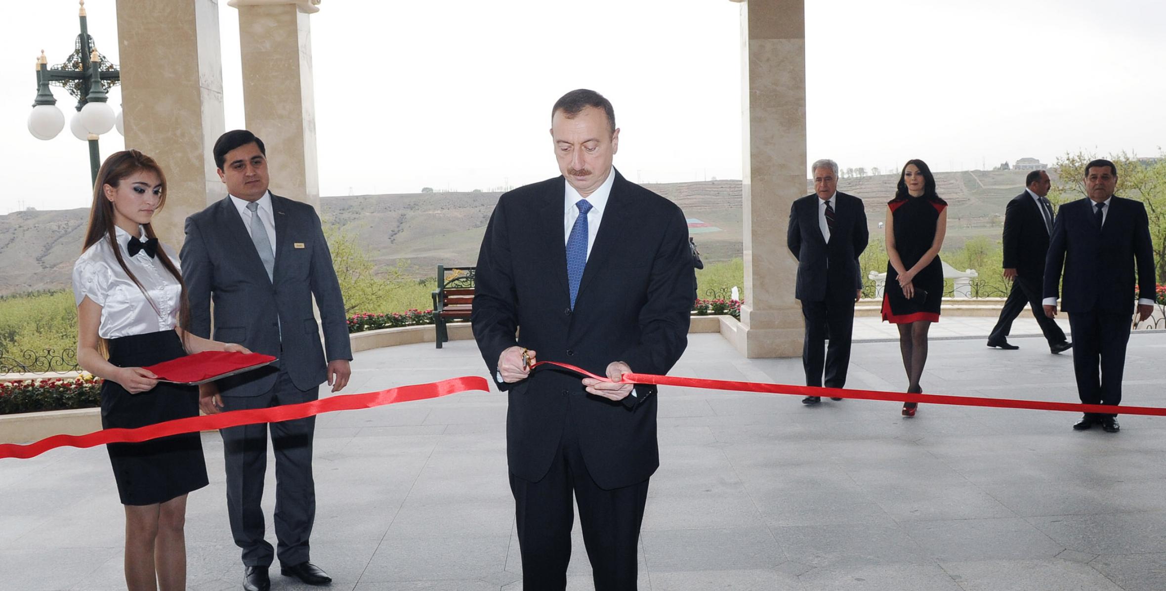 İlham Əliyev Tovuzda “Ayan Palace” otelinin açılışında iştirak etmişdir
