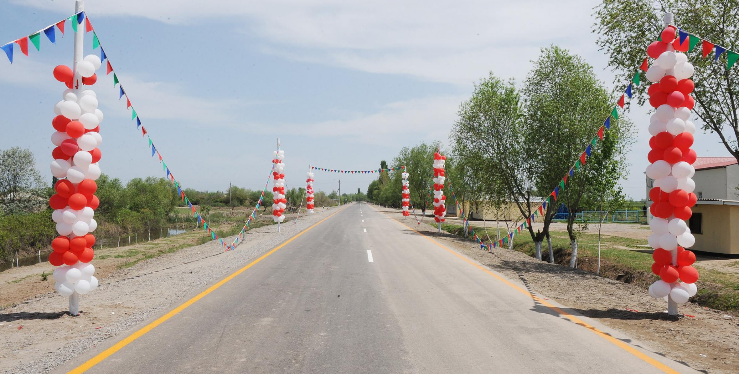 Президент Ильхам Алиев принял участие в открытии после реконструкции автодороги Имишли-Гаравелили-Мирили