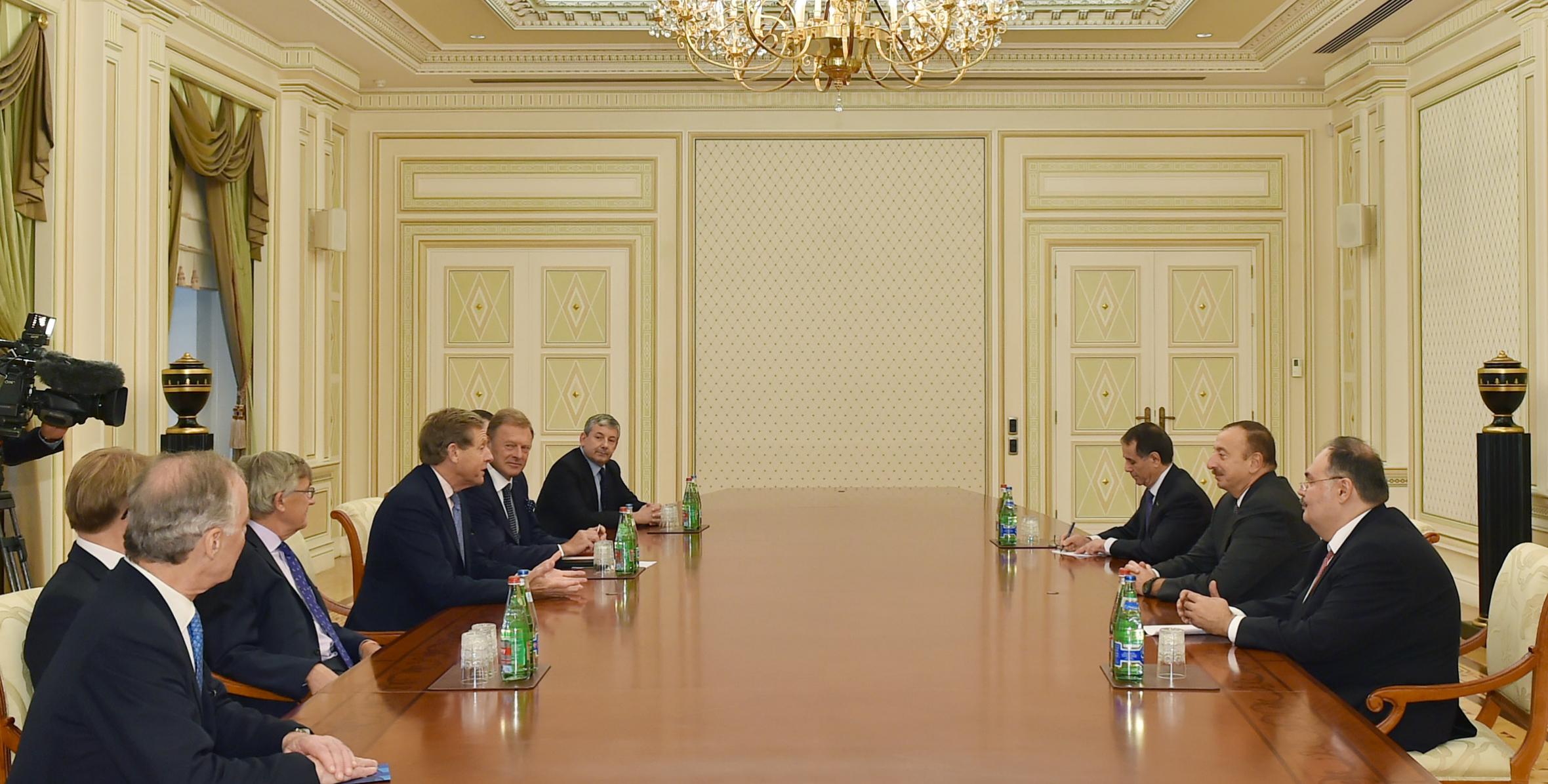Ильхам Алиев принял делегацию во главе с посланником премьер-министра Великобритании по торговле Лордом Рисби