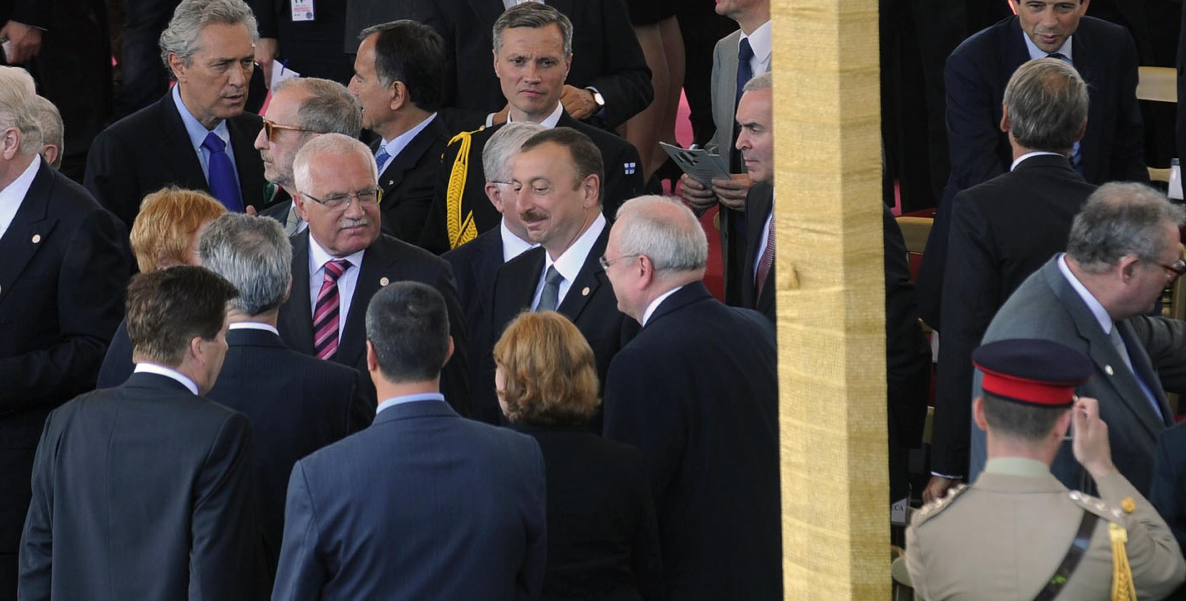 Ilham Aliyev watched the official parade, dedicated to the 150th anniversary of Unification of Italy and the 65th anniversary of the Republic of Italy
