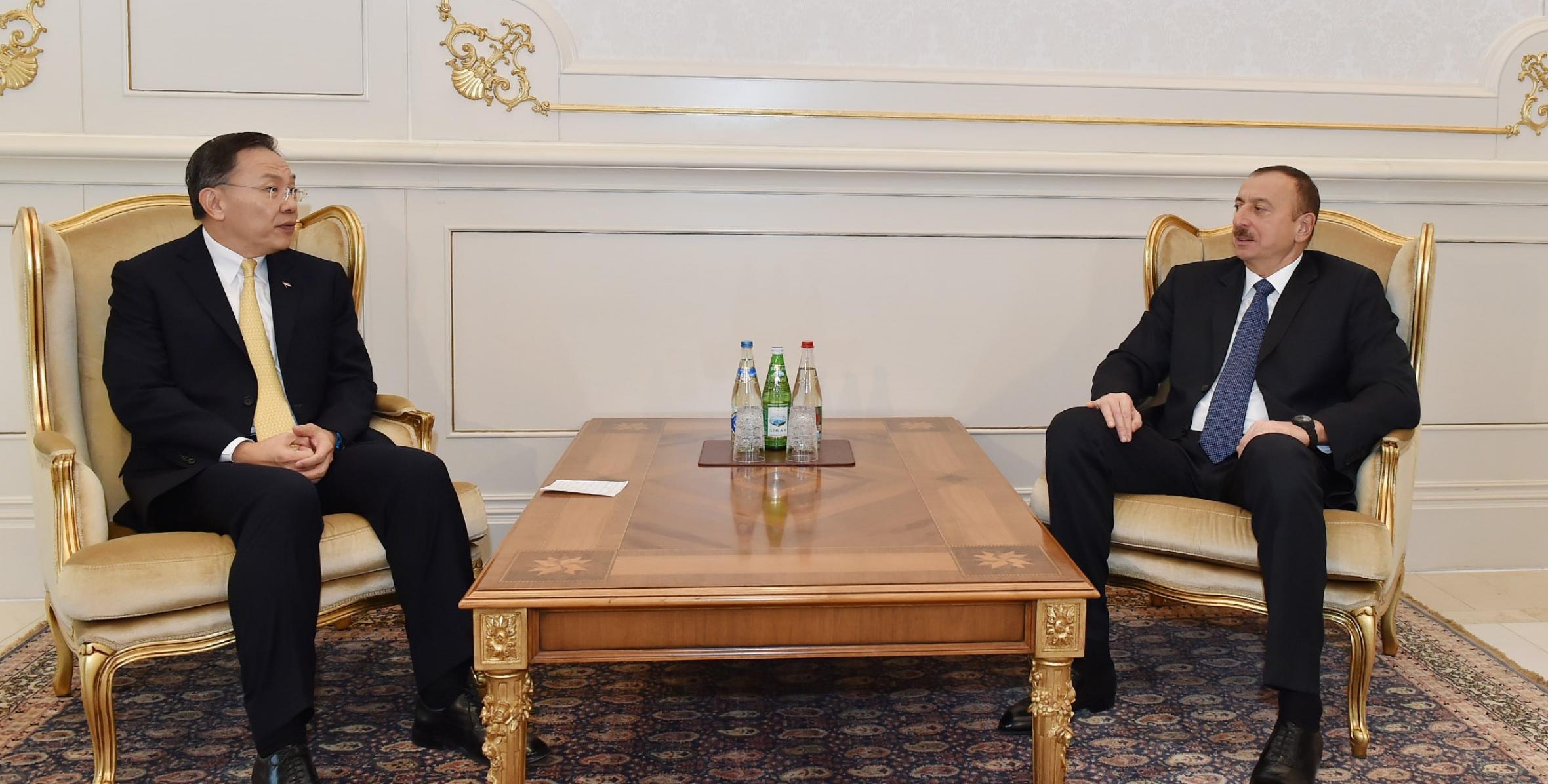 Ilham Aliyev received the credentials of the newly-appointed Ambassador of Thailand