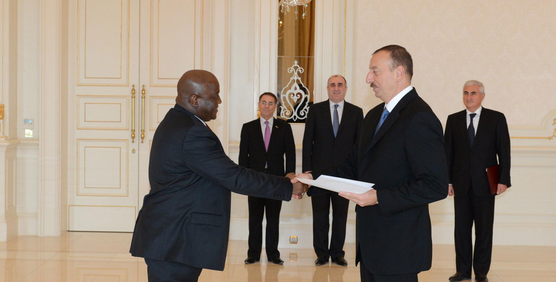 Ilham Aliyev accepted the credentials from the newly-appointed Ambassador of the Republic of South Africa to Azerbaijan