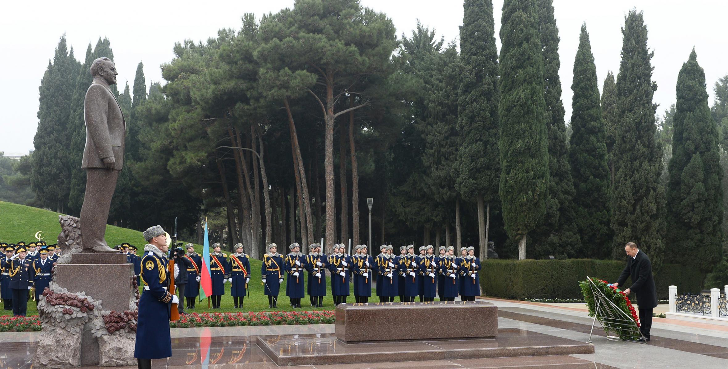Ilham Aliyev visited the grave of national leader Heydar Aliyev