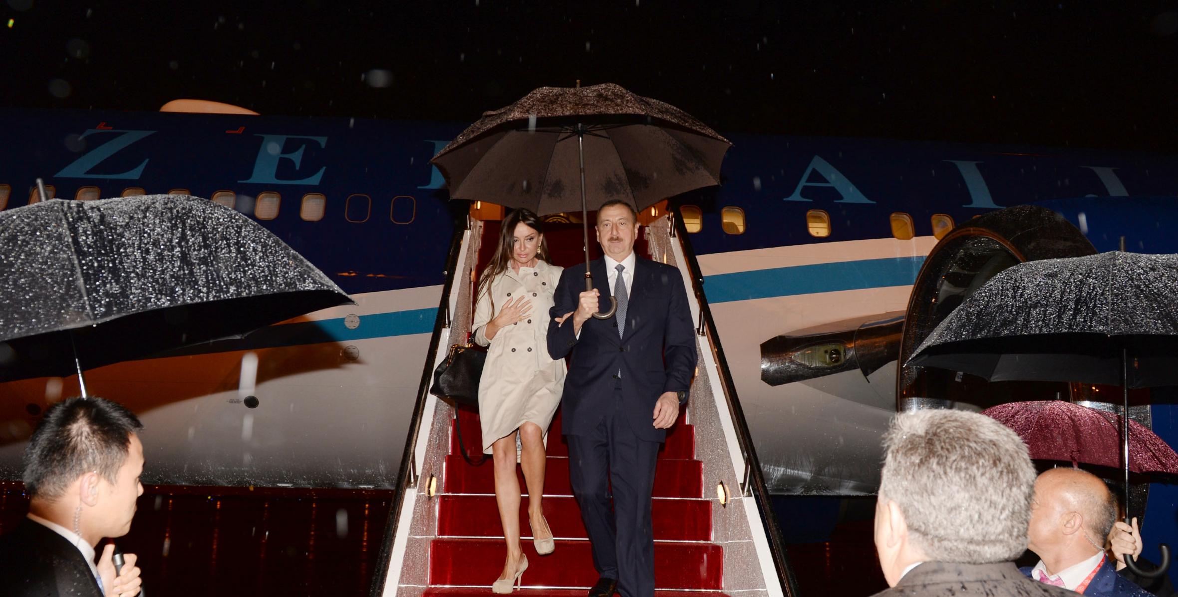 Ильхам Алиев прибыл с рабочим визитом в Китайскую Народную Республику